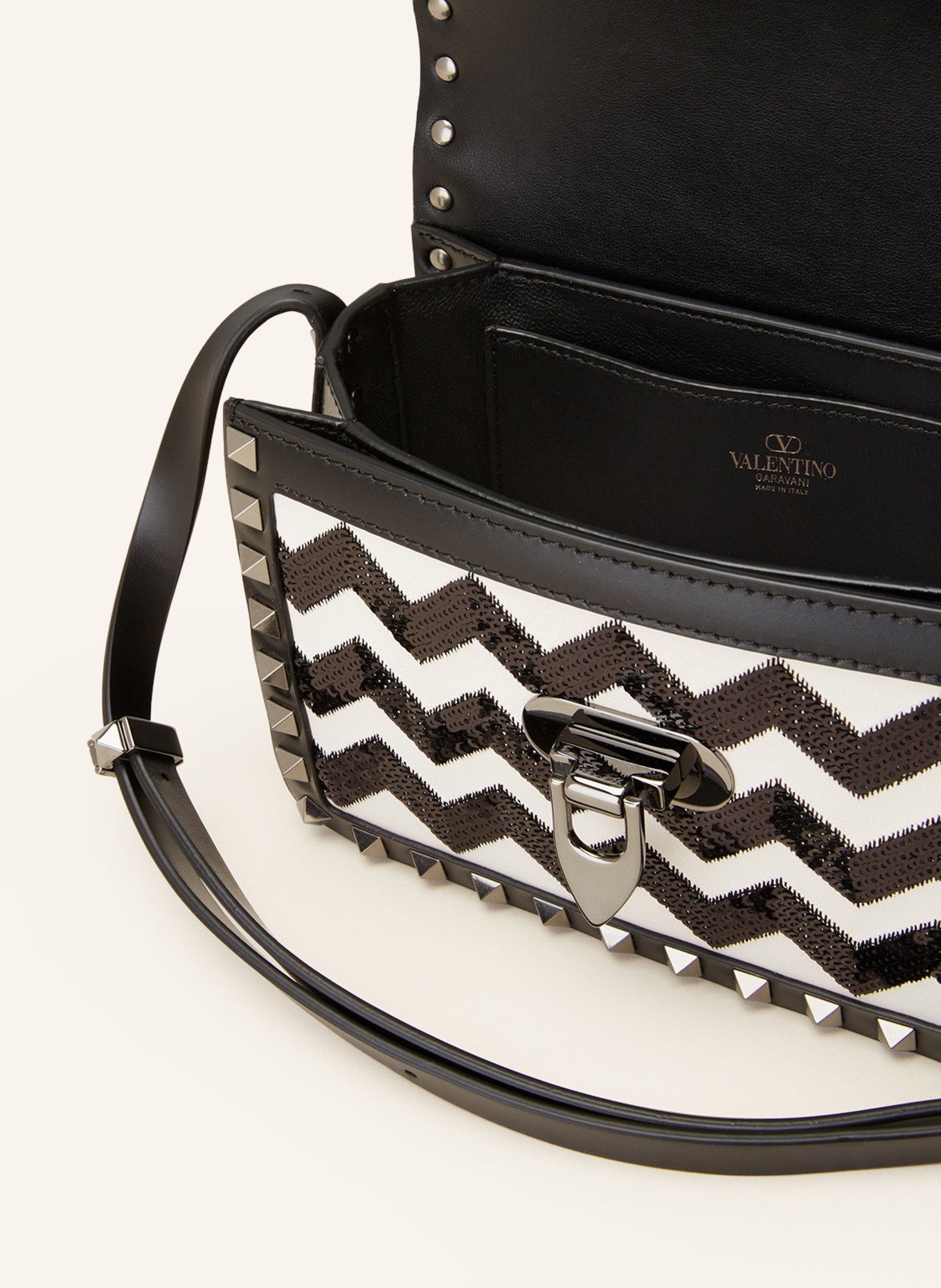 VALENTINO GARAVANI Shoulder bag ROCKSTUD SMALL with sequins, Color: BLACK/ WHITE (Image 3)