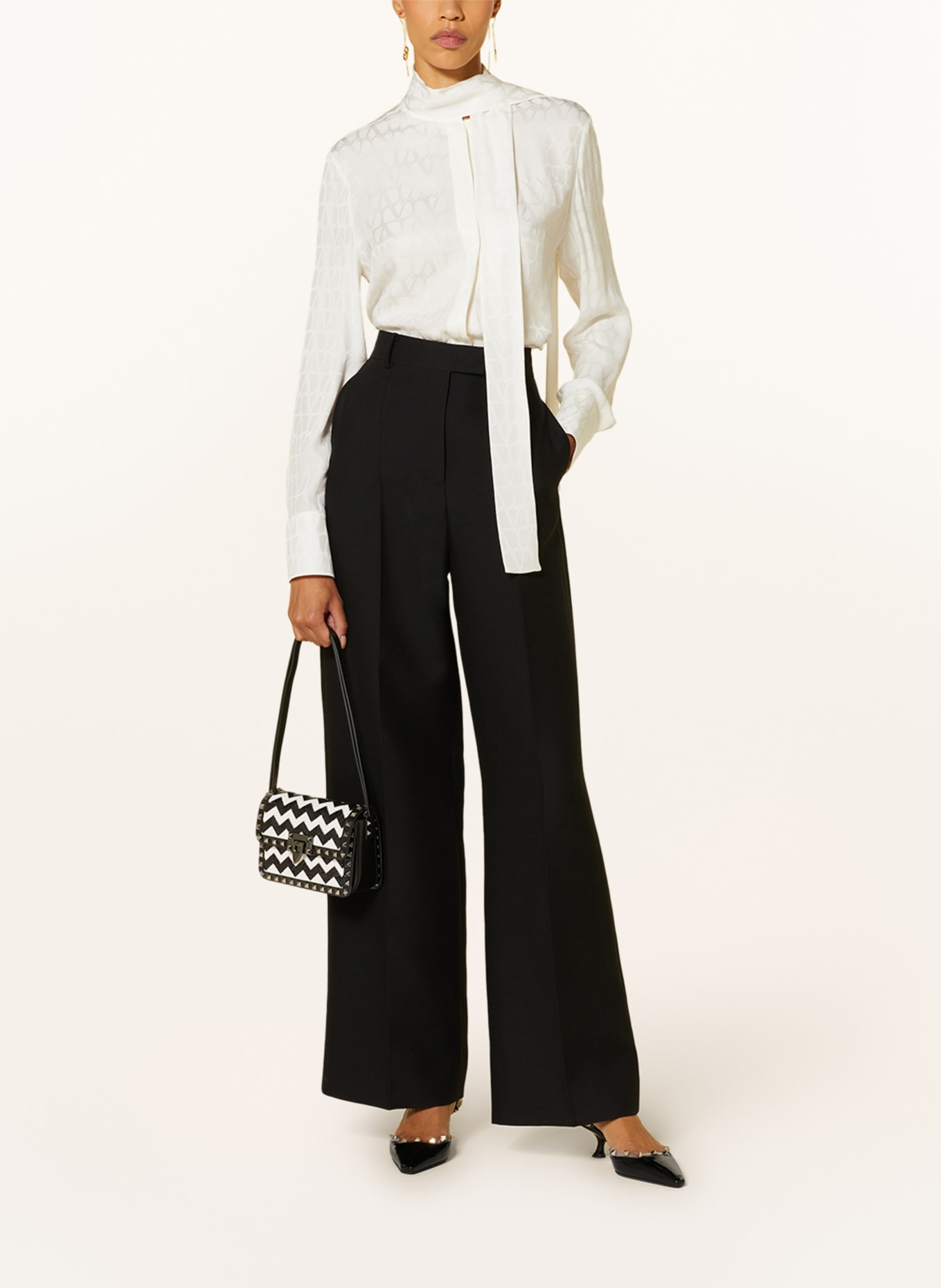 VALENTINO GARAVANI Shoulder bag ROCKSTUD SMALL with sequins, Color: BLACK/ WHITE (Image 5)
