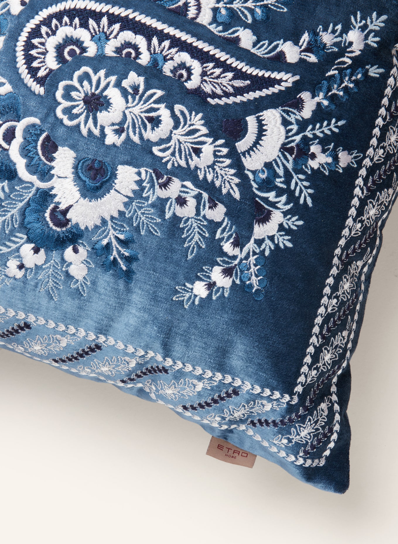 ETRO Home Decorative cushion made of velvet, Color: BLUE/ WHITE/ BLACK (Image 3)