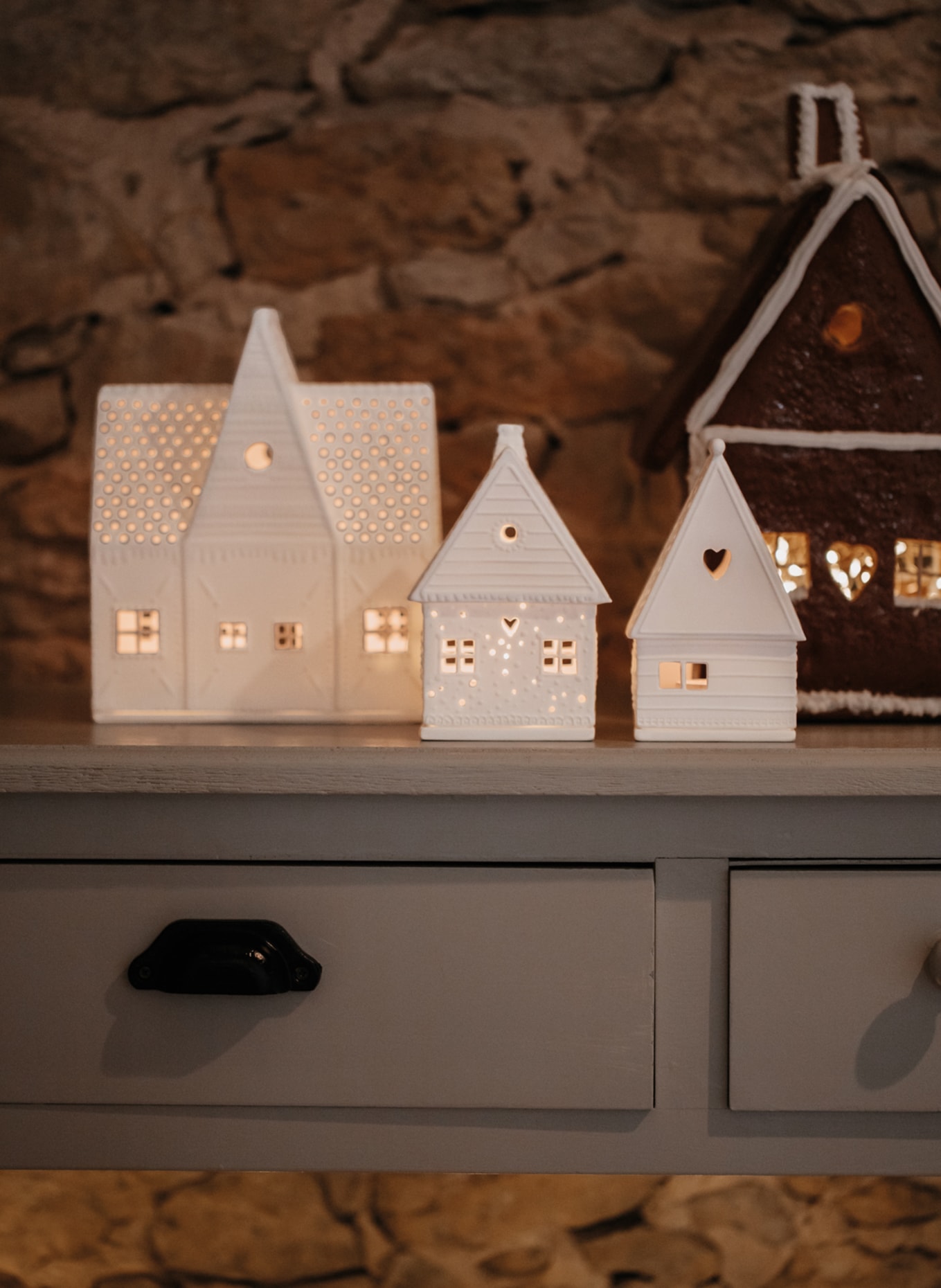 RÄDER Dekofigur LEBKUCHENHAUS SCHNEEBALL SMALL mit Teelichthalter: WEISS