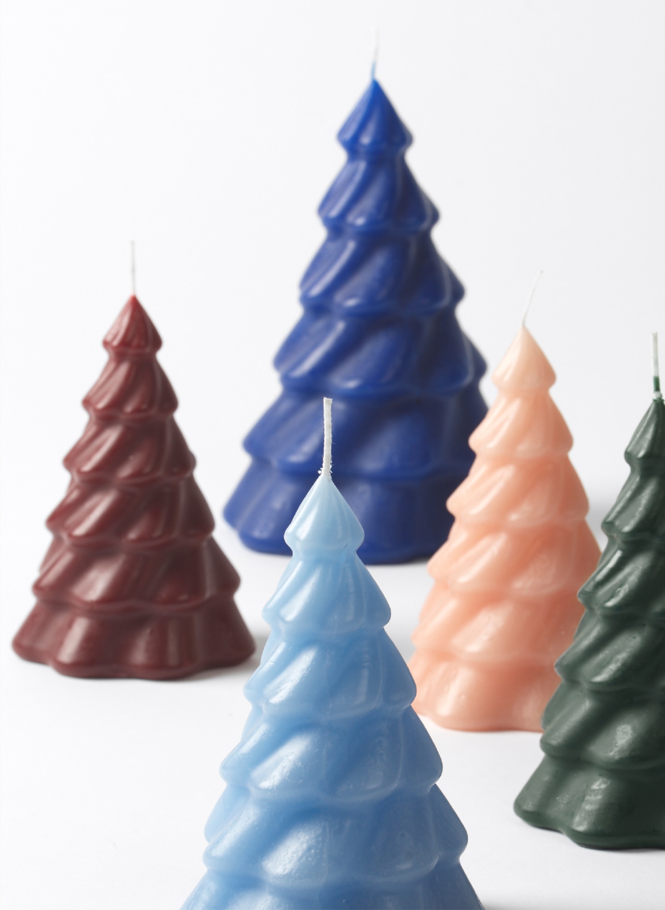 BROSTE COPENHAGEN Świeca PINUS: GRANATOWY