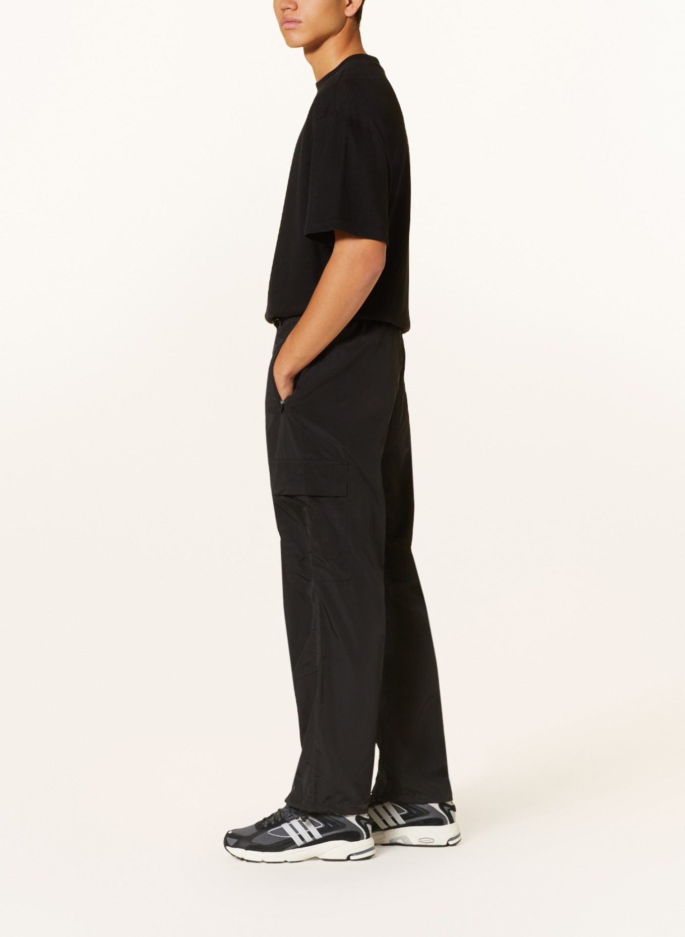 LACOSTE Cargohose Relaxed Fit, Farbe: SCHWARZ (Bild 4)