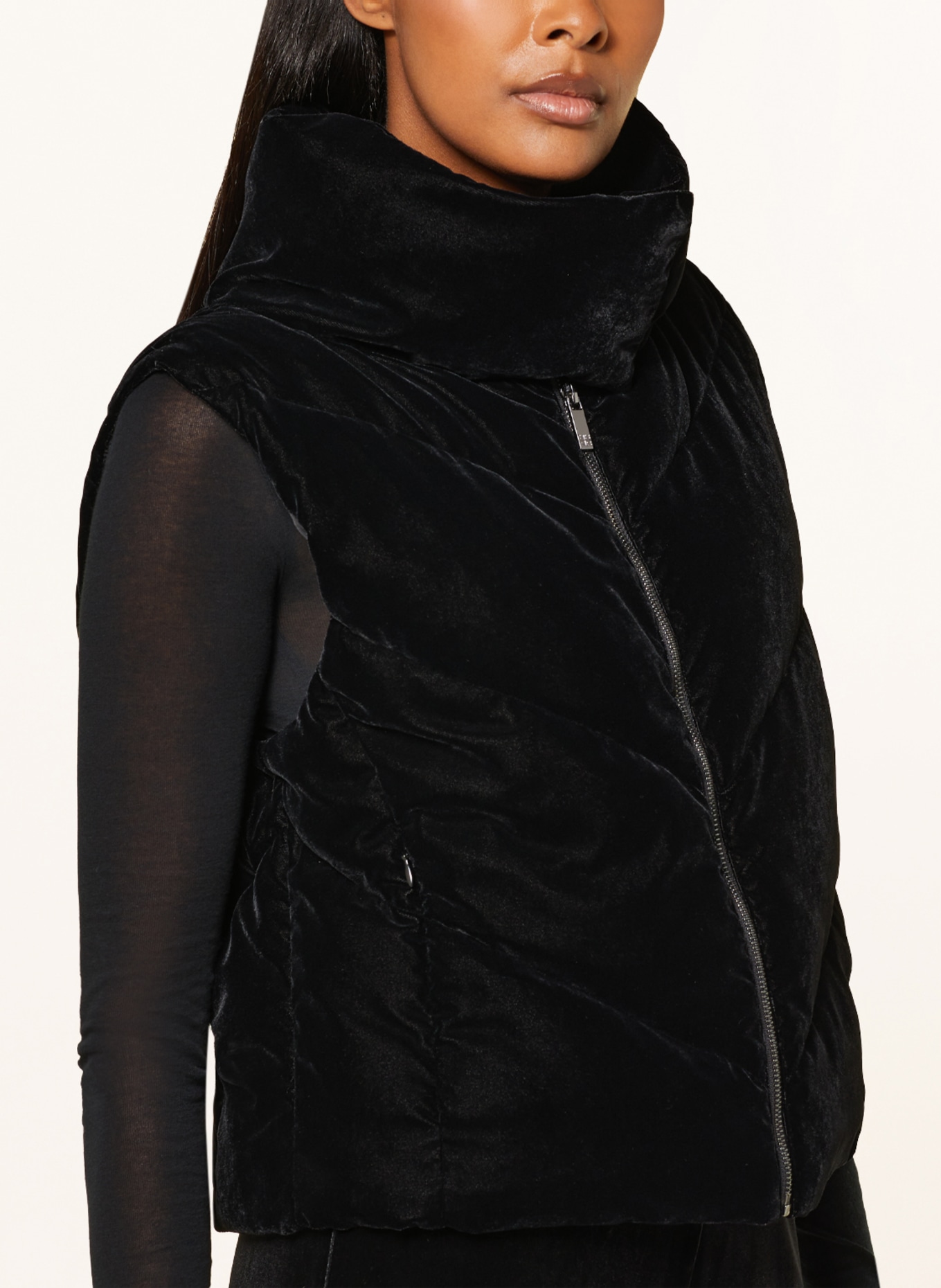 RIANI Quilted vest made of velvet, Color: BLACK (Image 4)