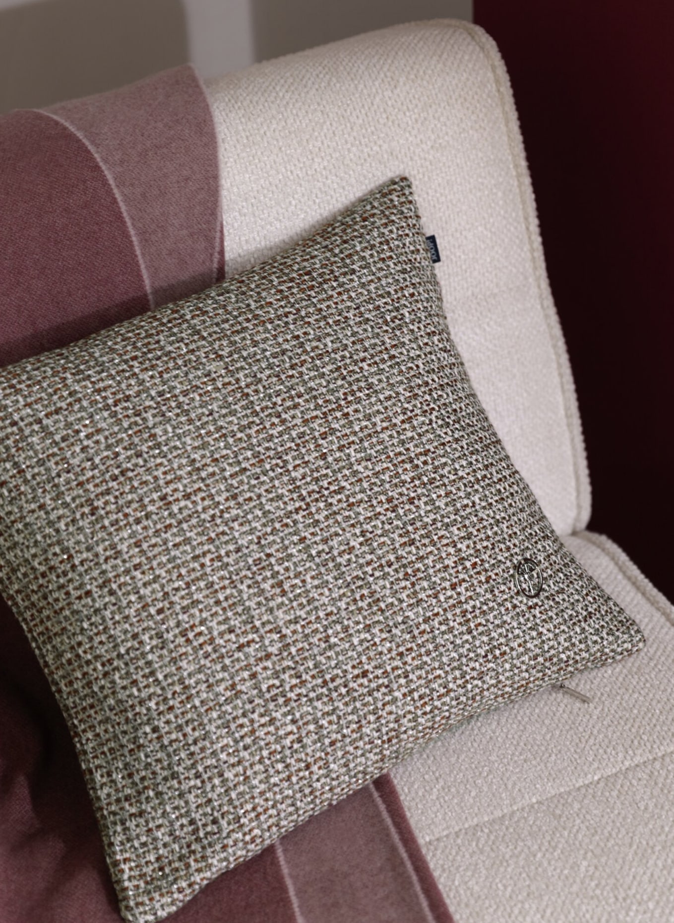 JOOP! Decorative cushion cover JOOP! GRAND with glitter thread, Color: DARK RED/ WHITE/ GRAY (Image 5)