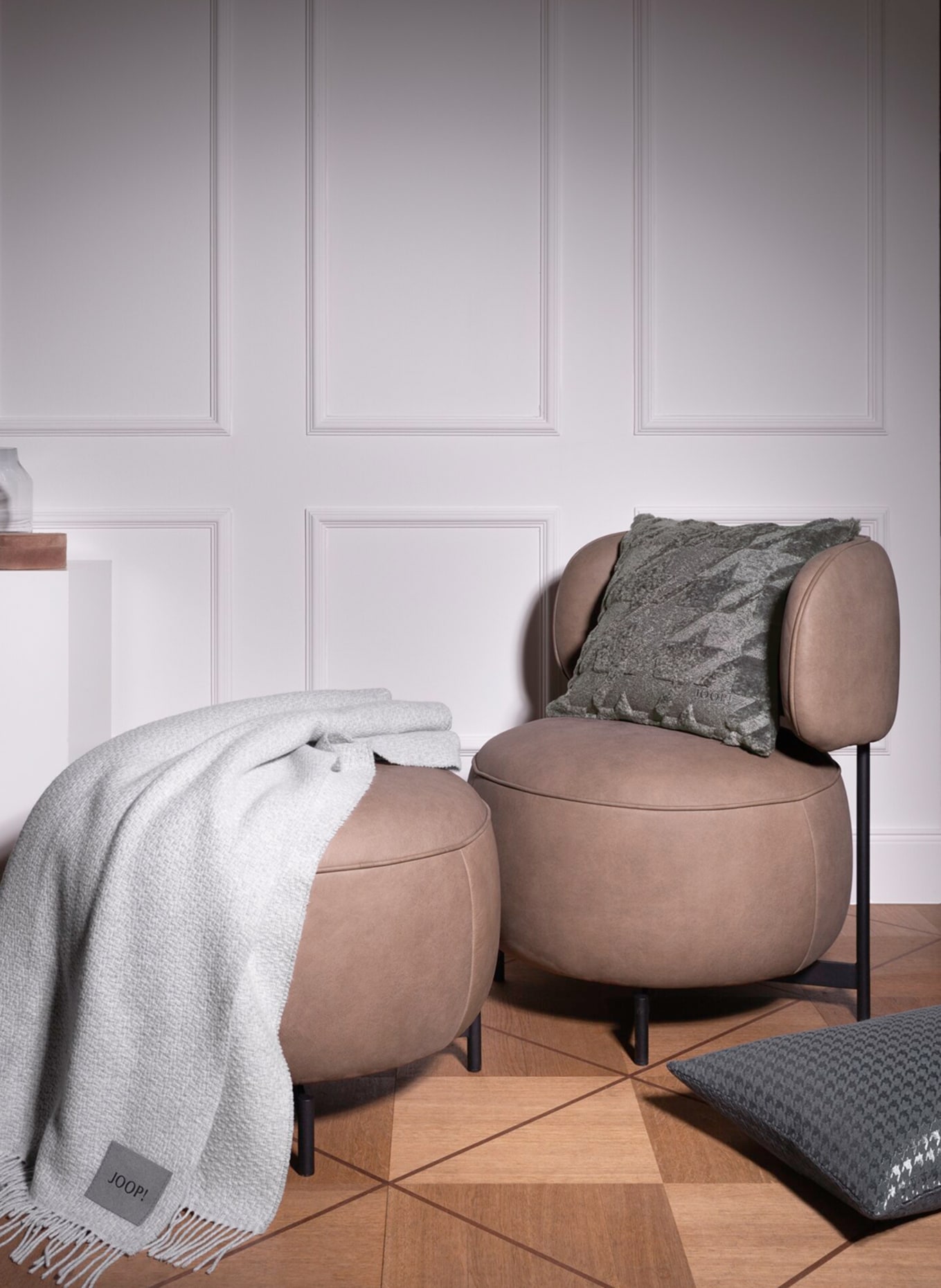 JOOP! Decorative cushion cover JOOP! POSH made of faux fur, Color: DARK GRAY (Image 5)