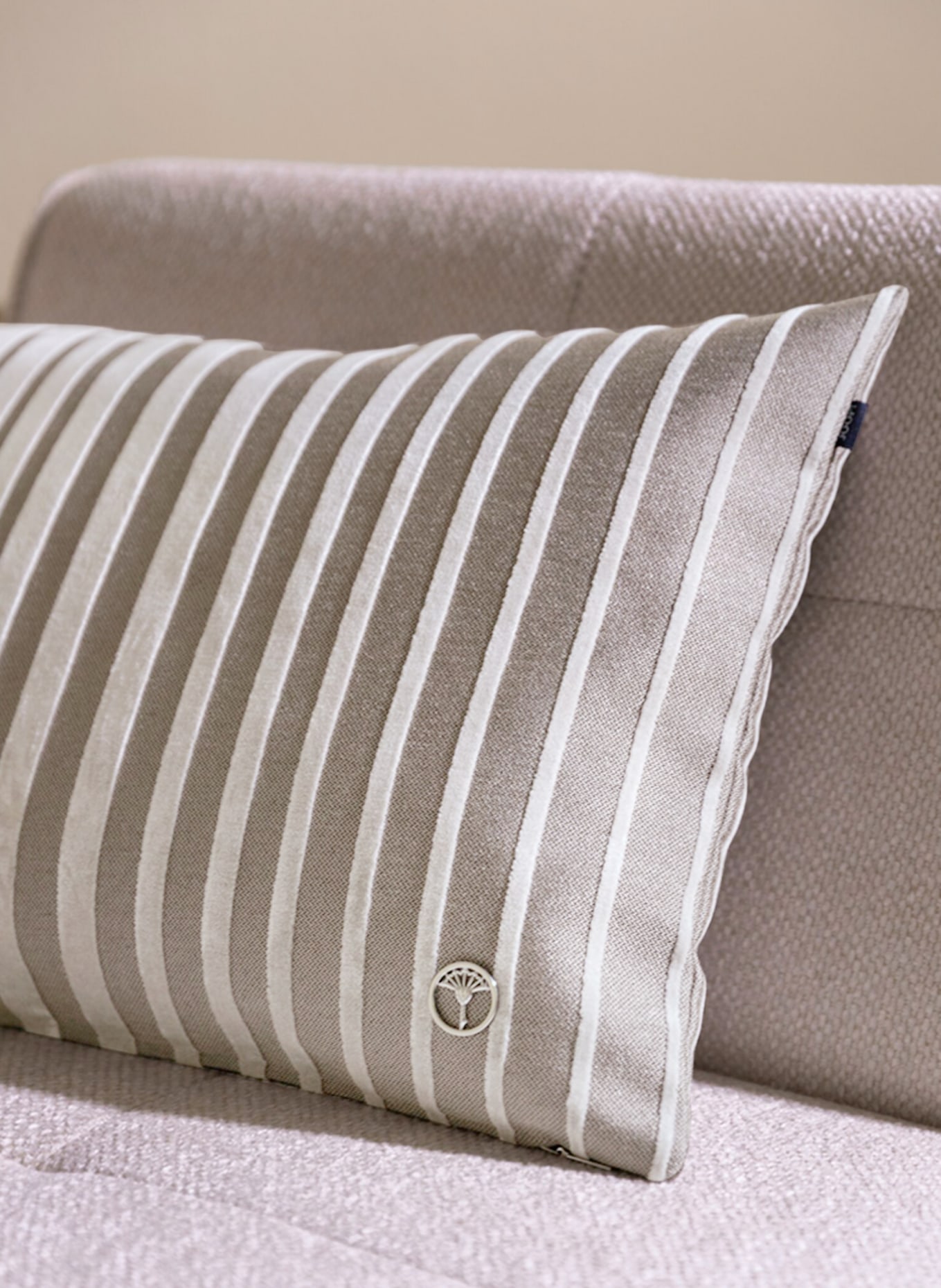 JOOP! Decorative cushion cover JOOP! SHUTTER, Color: CREAM (Image 3)