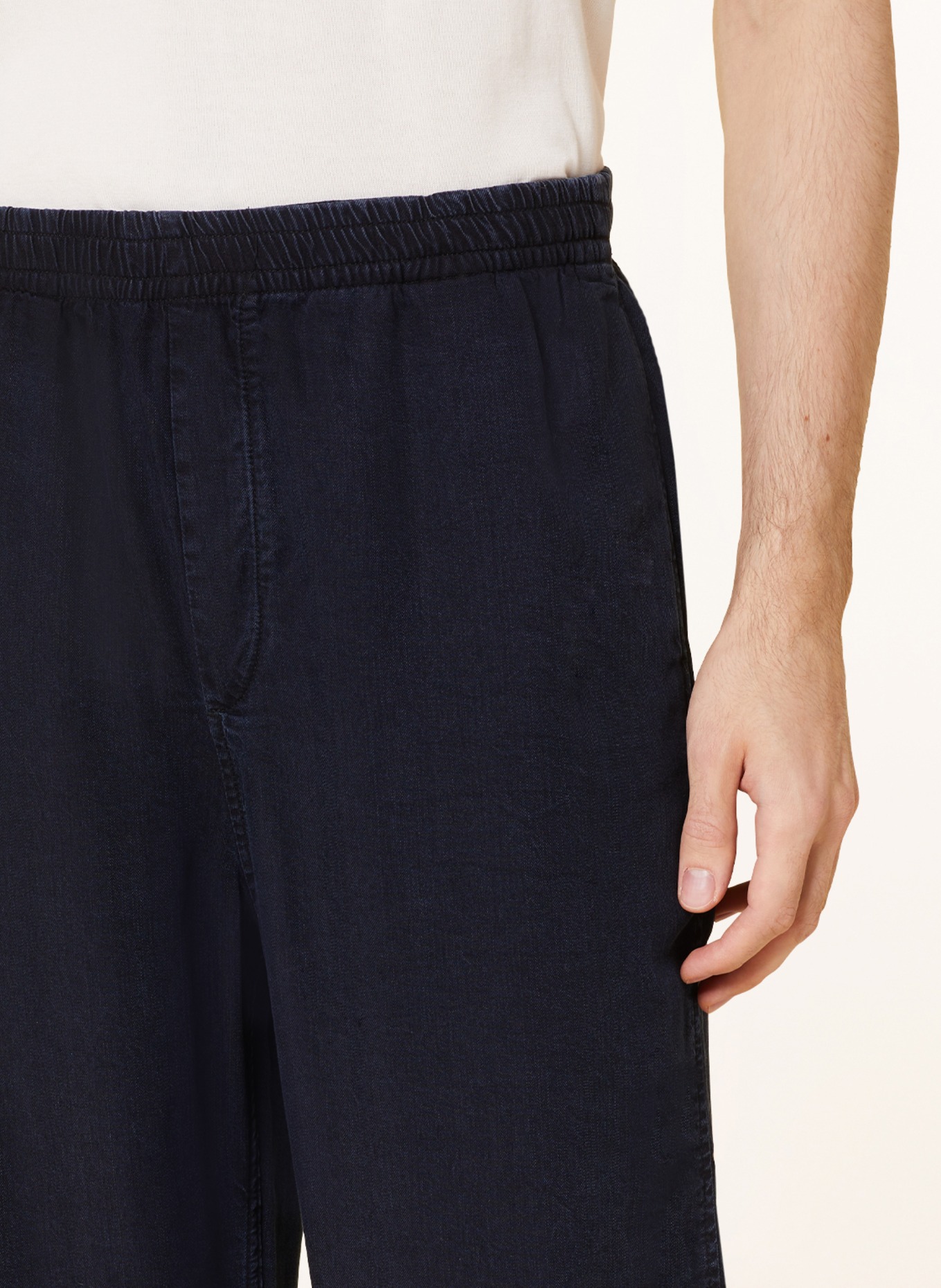 COS Trousers loose fit in denim look, Color: DARK BLUE (Image 5)