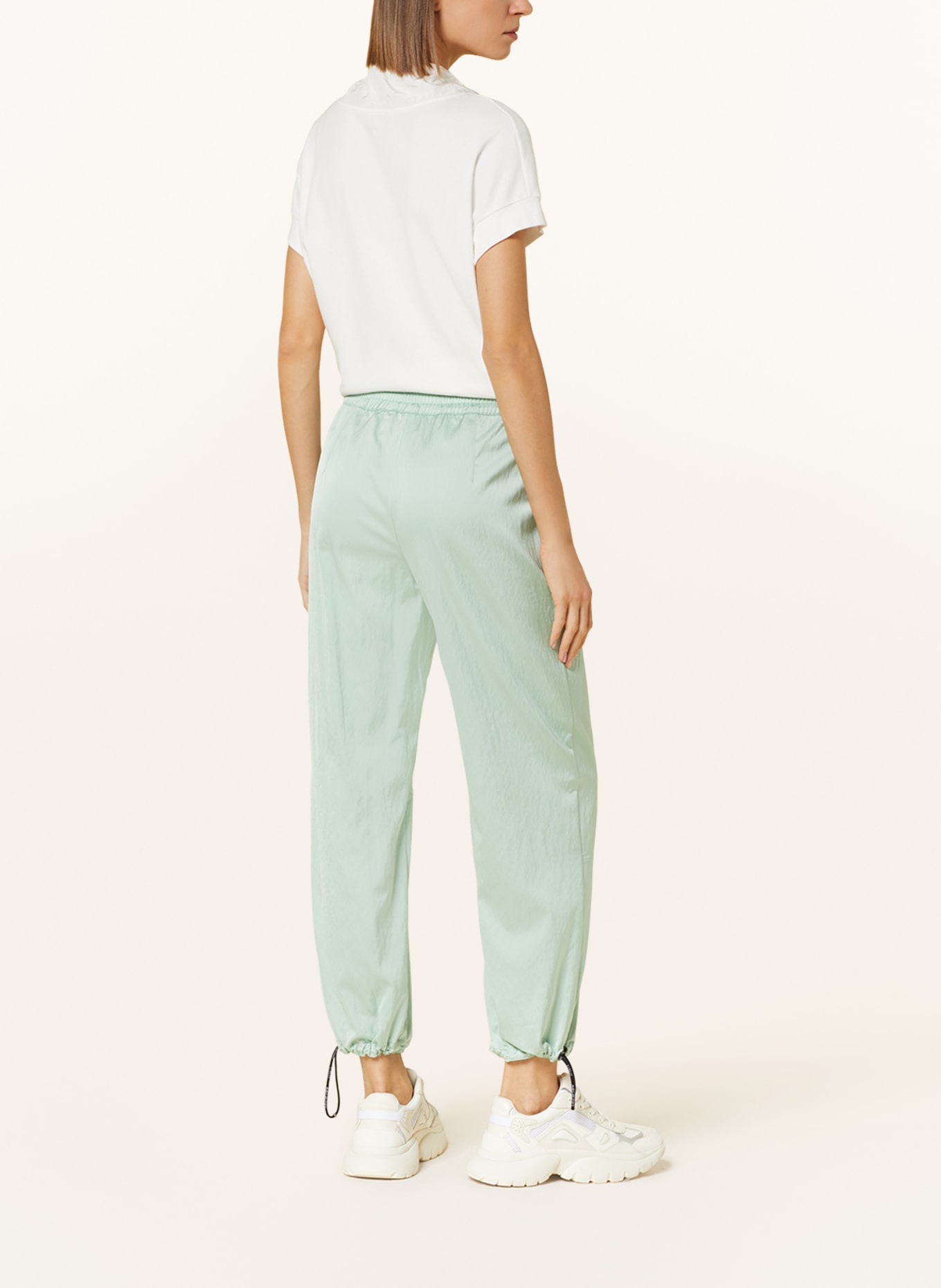 MARC CAIN Cargo pants made of satin, Color: 509 soft sage (Image 3)