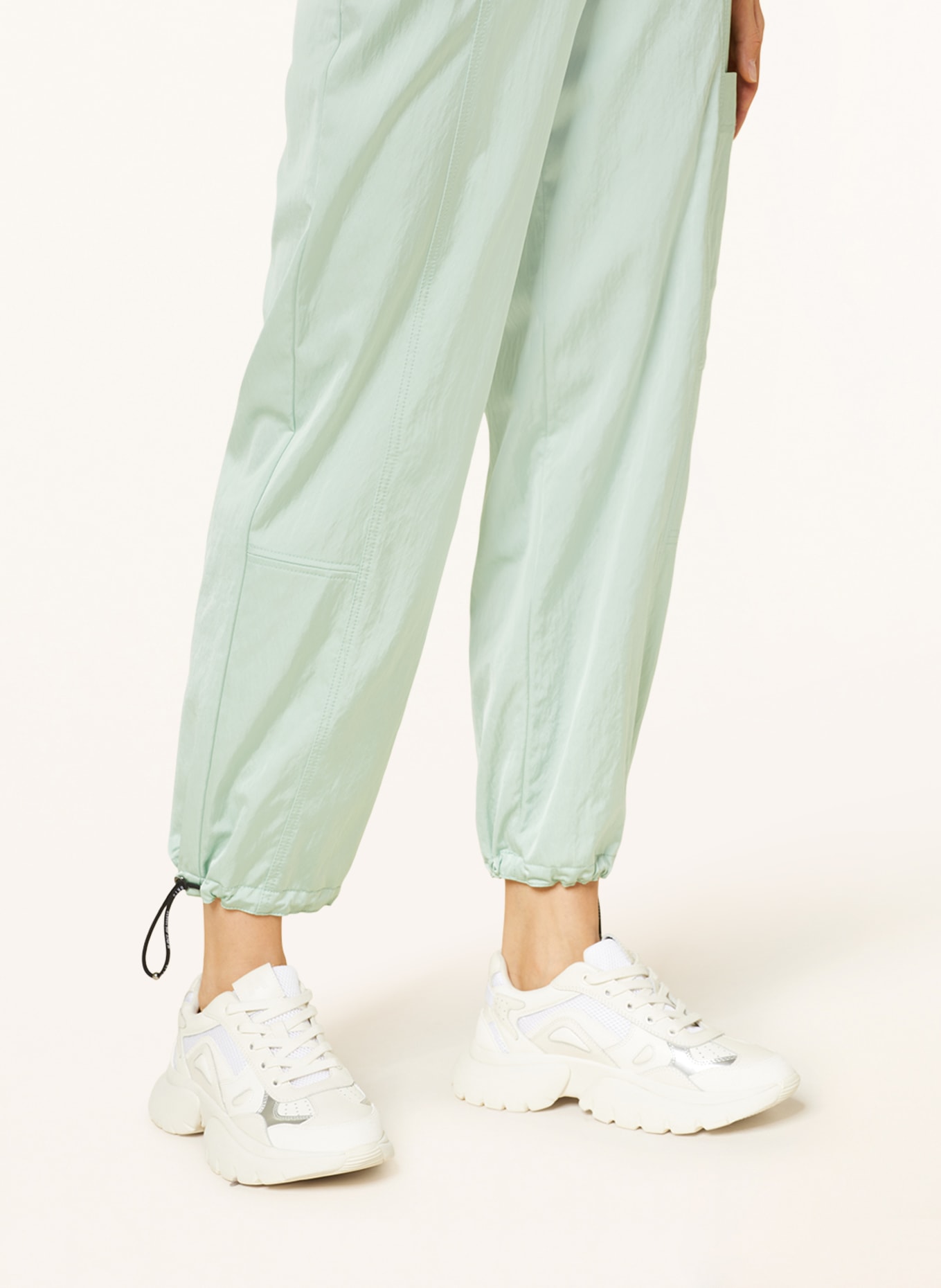 MARC CAIN Cargo pants made of satin, Color: 509 soft sage (Image 5)