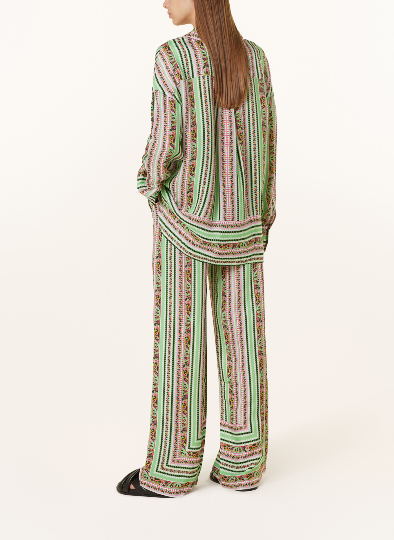 MRS & HUGS Spodnie marlena z dodatkiem jedwabiu, Kolor: MIĘTOWY/ RÓŻOWY/ CZARNY (Obrazek 3)