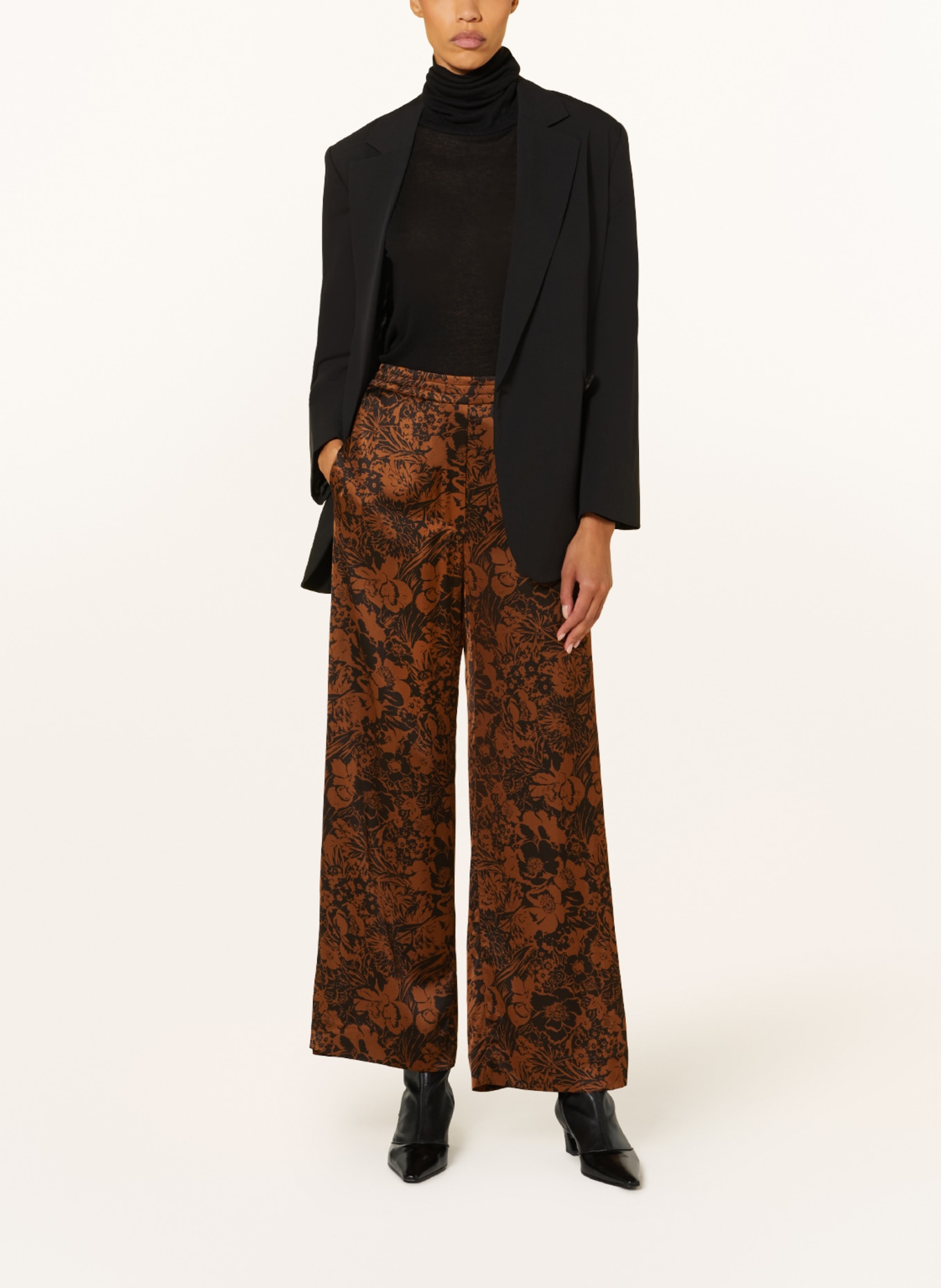 COS Wide leg trousers in satin, Color: BROWN/ BLACK (Image 2)