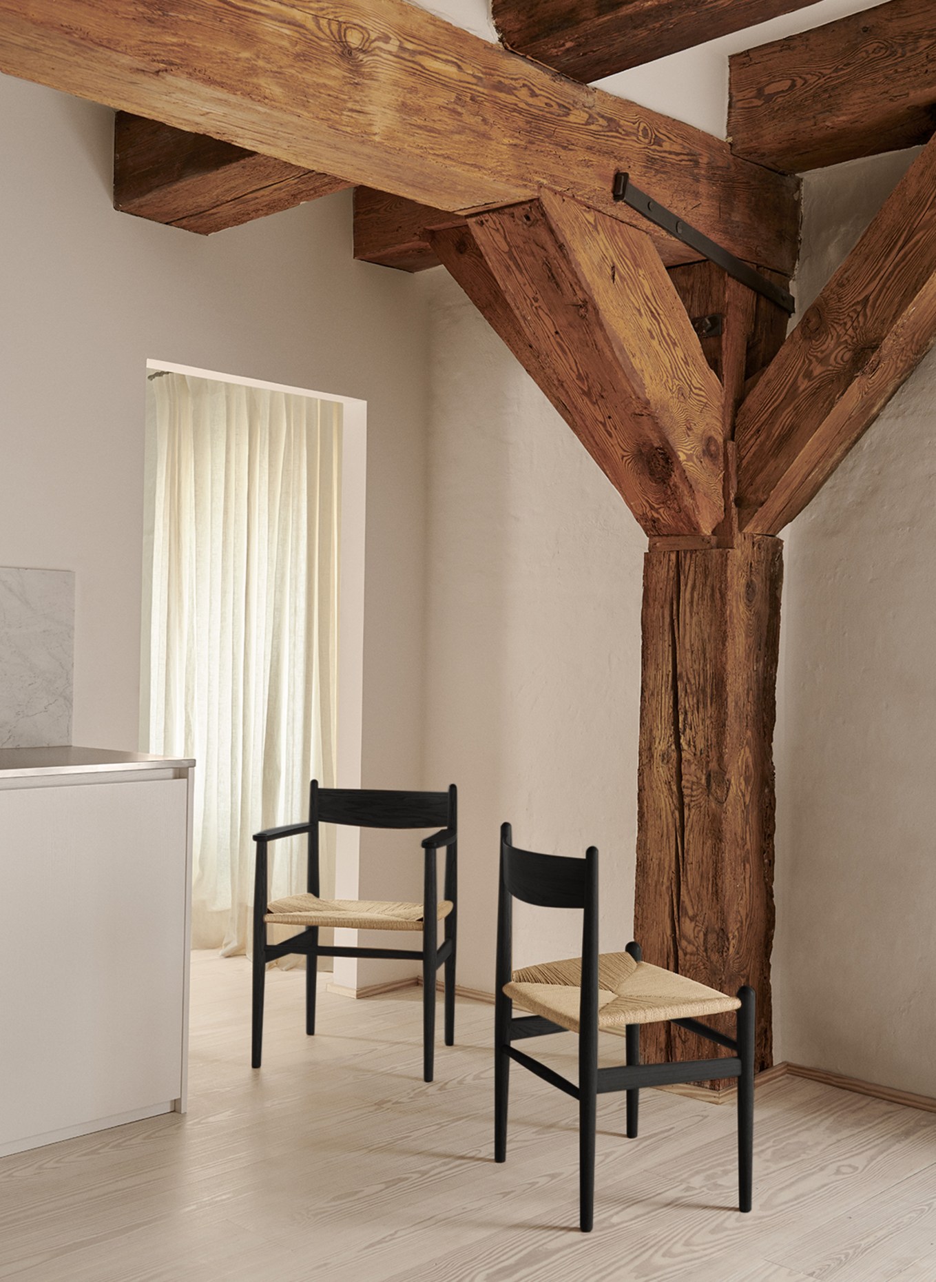 CARL HANSEN AND SØN Stuhl CH36: Eiche gemalt schwarz