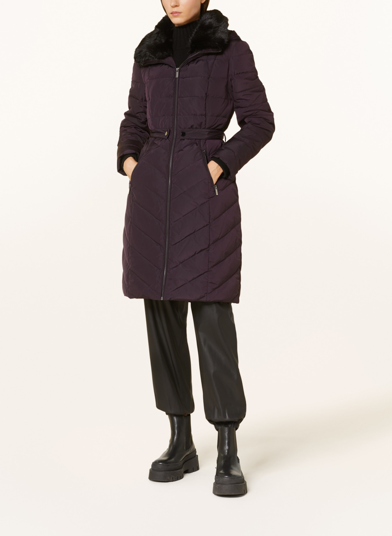 Phase Eight Péřový kabát BOBBIE s umělou kožešinou, Barva: TMAVĚ ČERVENÁ (Obrázek 2)