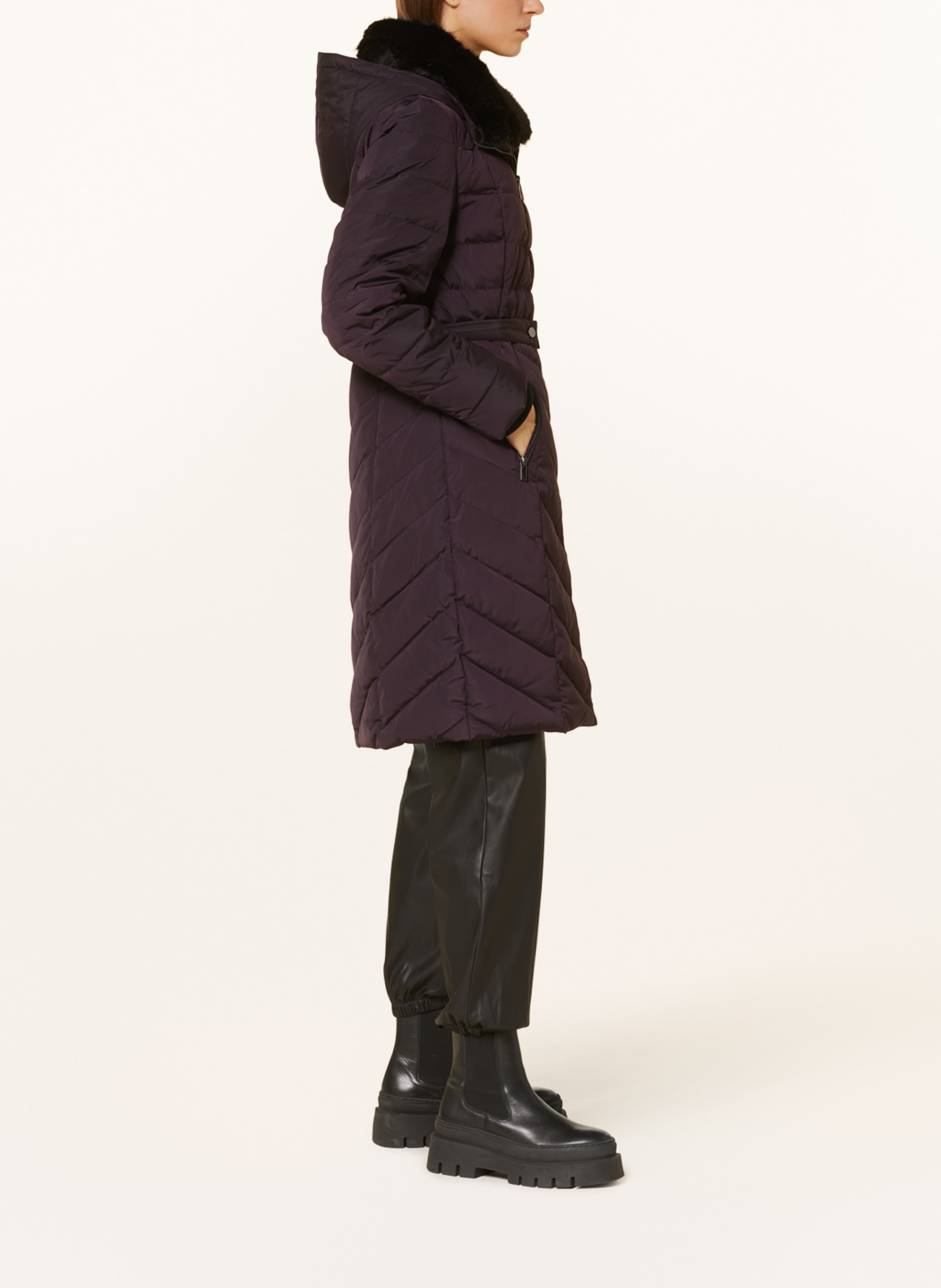 Phase Eight Péřový kabát BOBBIE s umělou kožešinou, Barva: TMAVĚ ČERVENÁ (Obrázek 4)