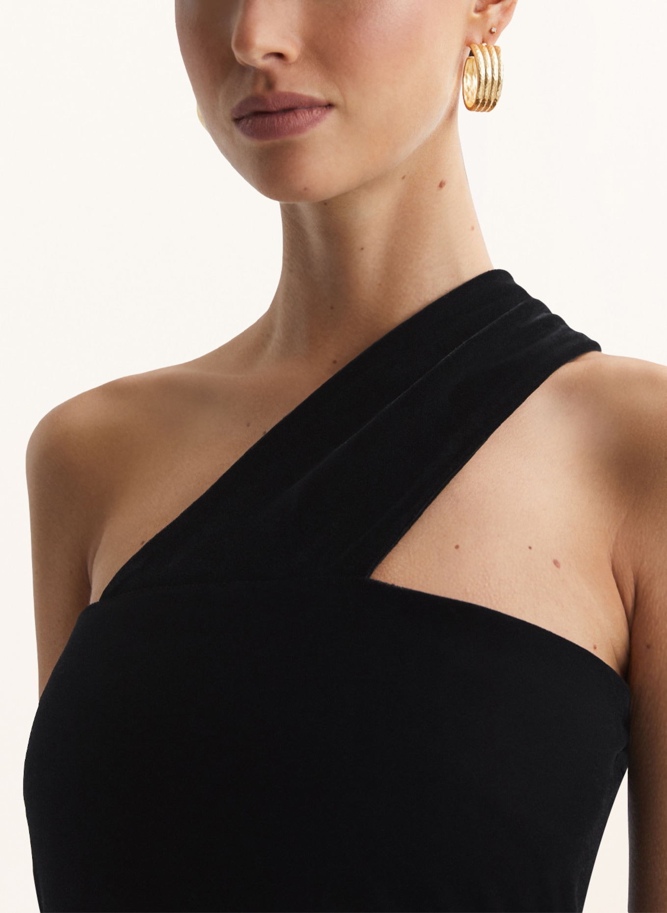 REISS One-shoulder dress ABBEY made of velvet, Color: BLACK (Image 4)