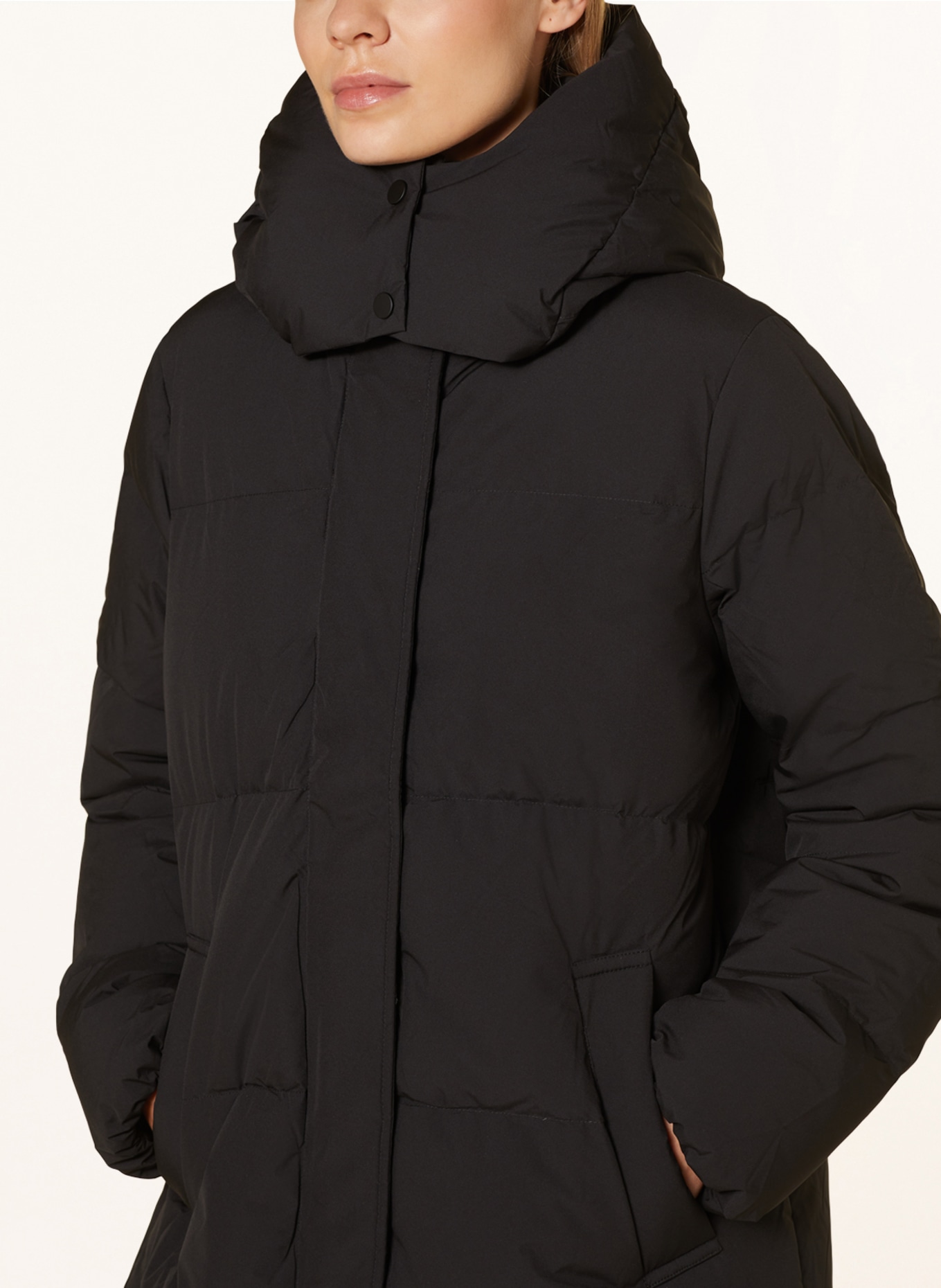 someday Péřový kabát VARICA s odnímatelnou kapucí, Barva: ČERNÁ (Obrázek 5)