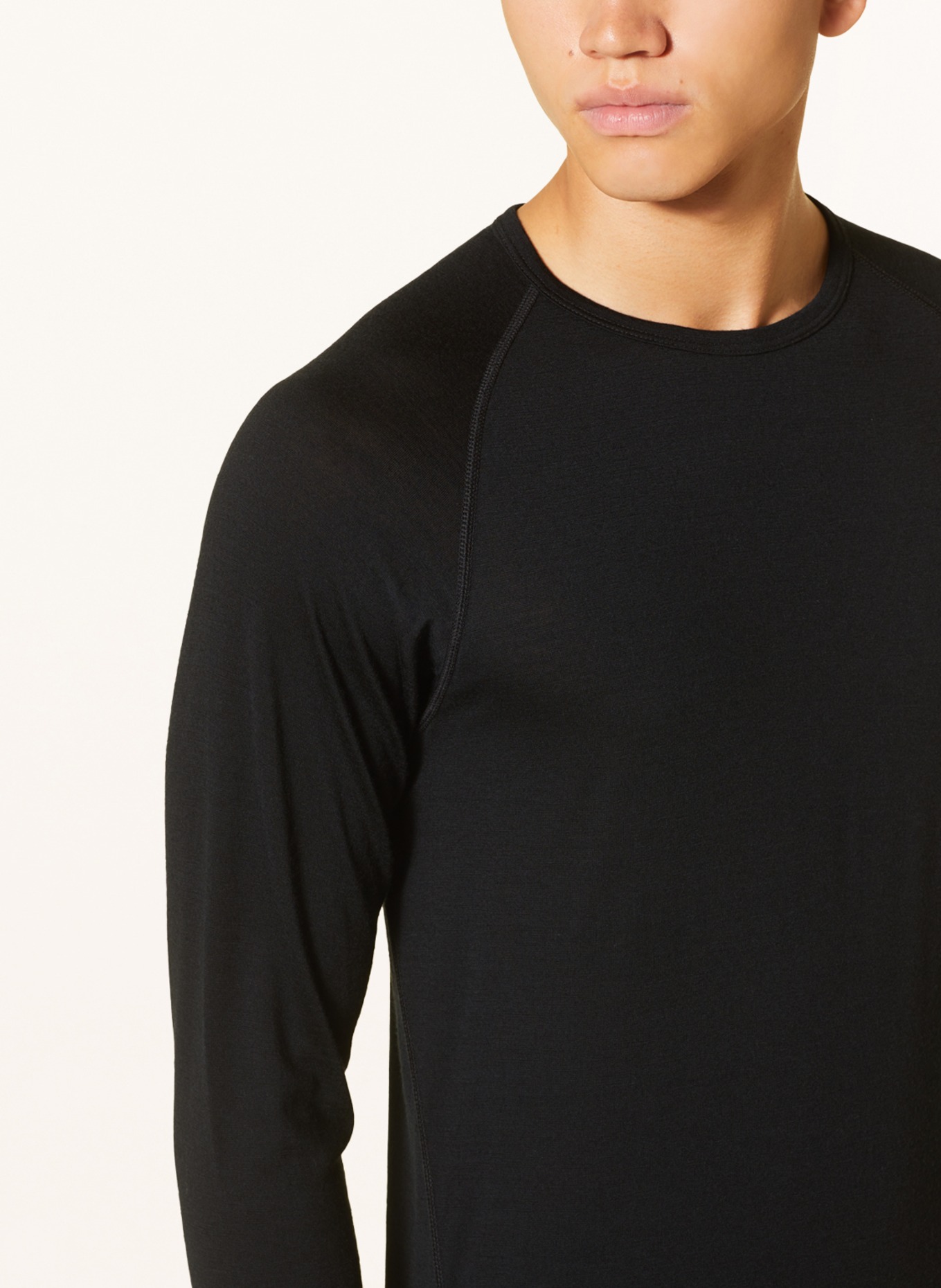 DEVOLD Functional underwear shirt BREEZE made of merino wool, Color: BLACK (Image 4)
