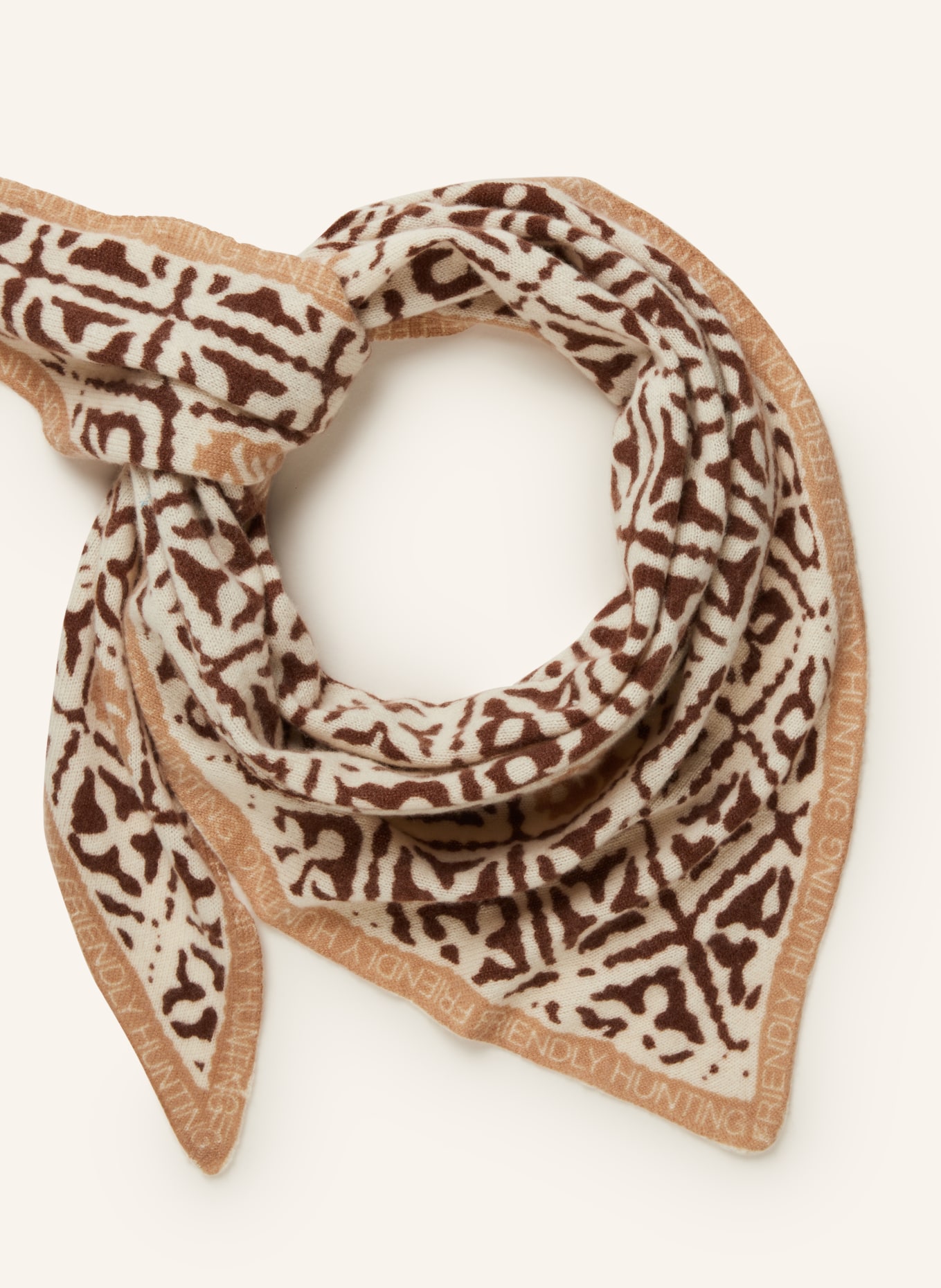 friendly hunting Triangular scarf in cashmere, Color: CREAM/ DARK BROWN/ LIGHT BROWN (Image 2)