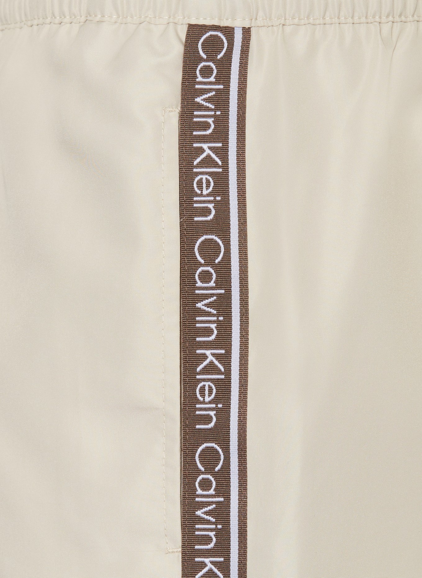 Calvin Klein Koupací šortky LOGO TAPE, Barva: KRÉMOVÁ (Obrázek 3)