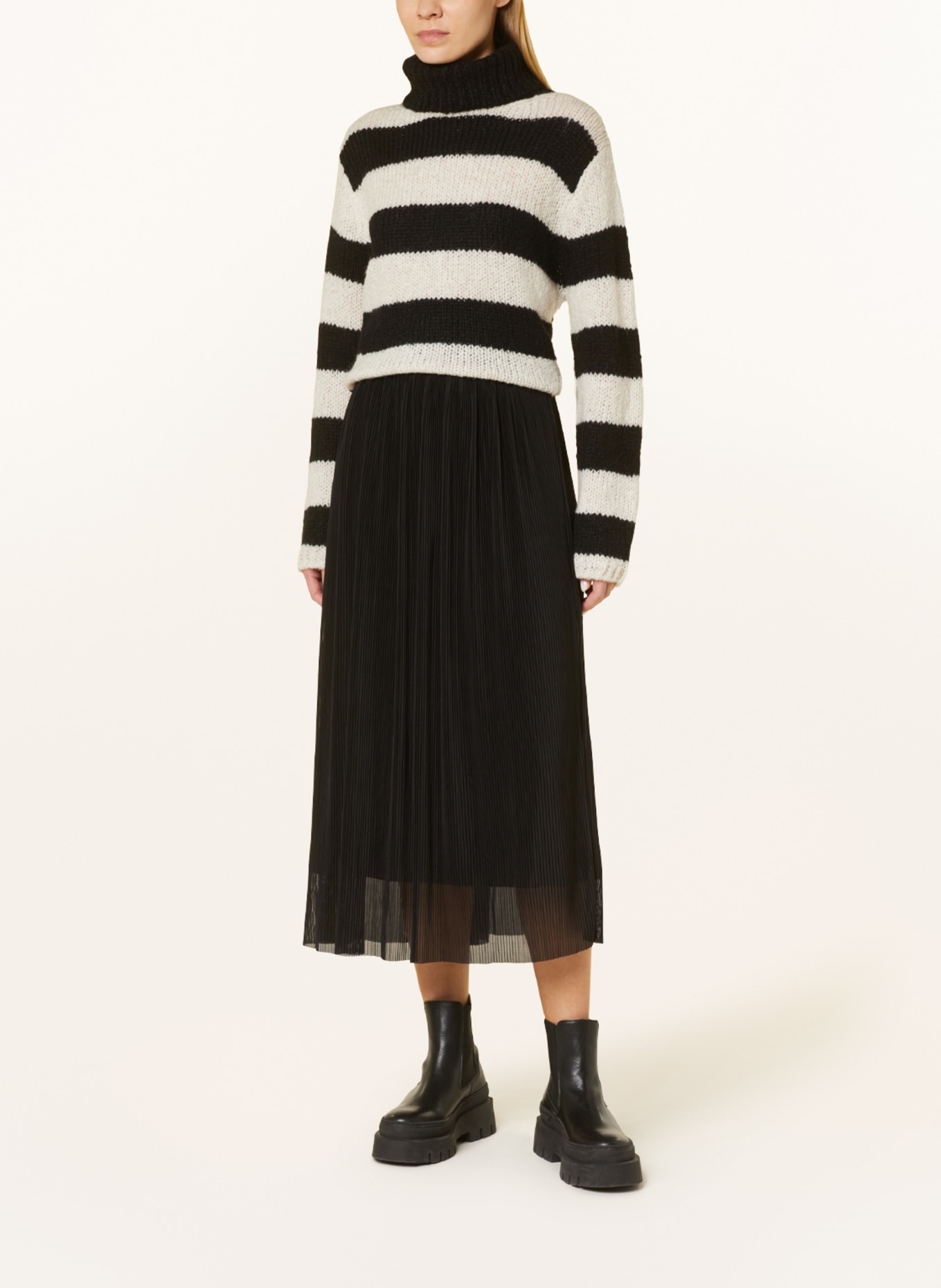 BETTY&CO Pleated skirt, Color: BLACK (Image 2)