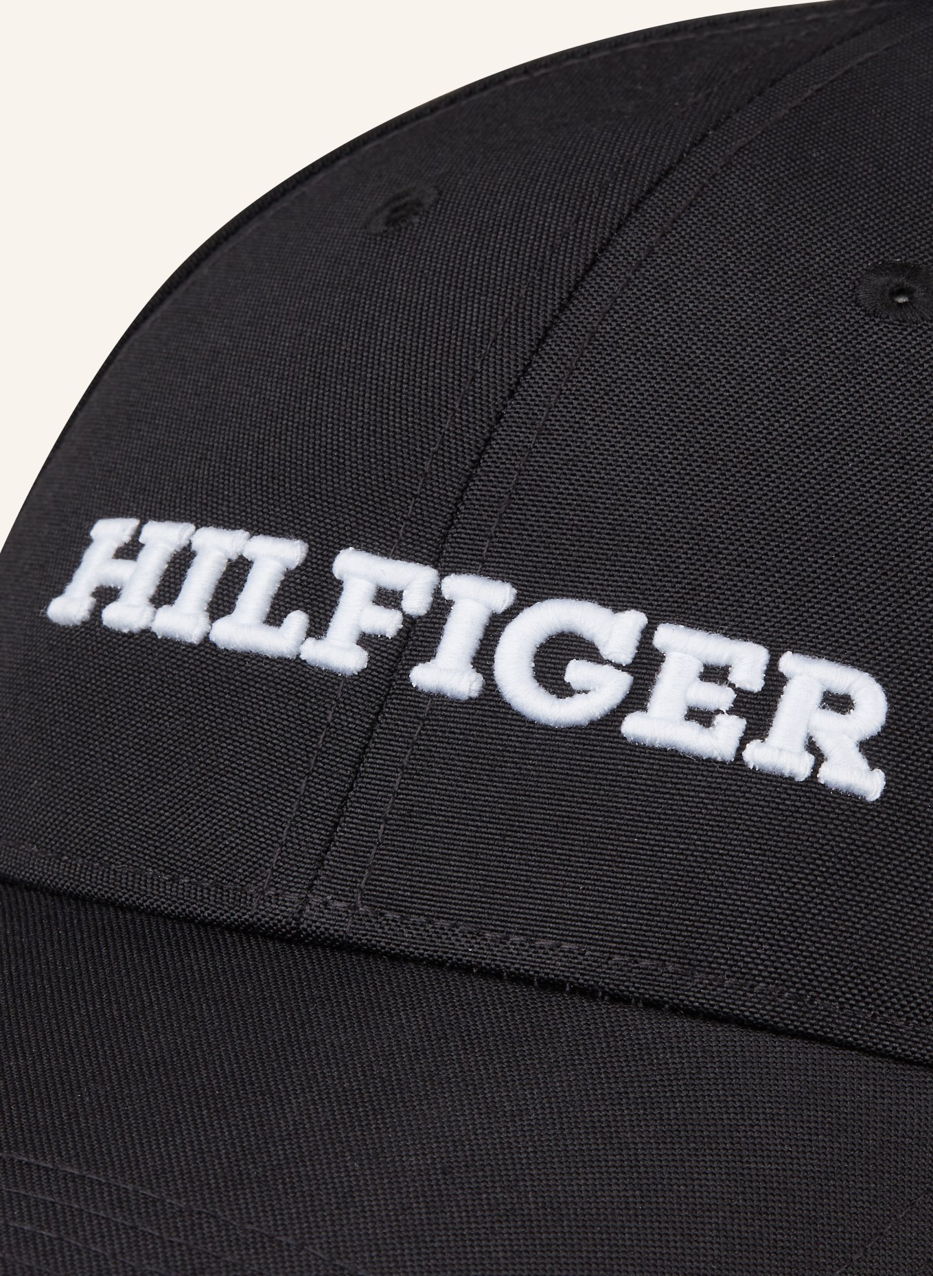 TOMMY HILFIGER Cap: BLACK / WHITE
