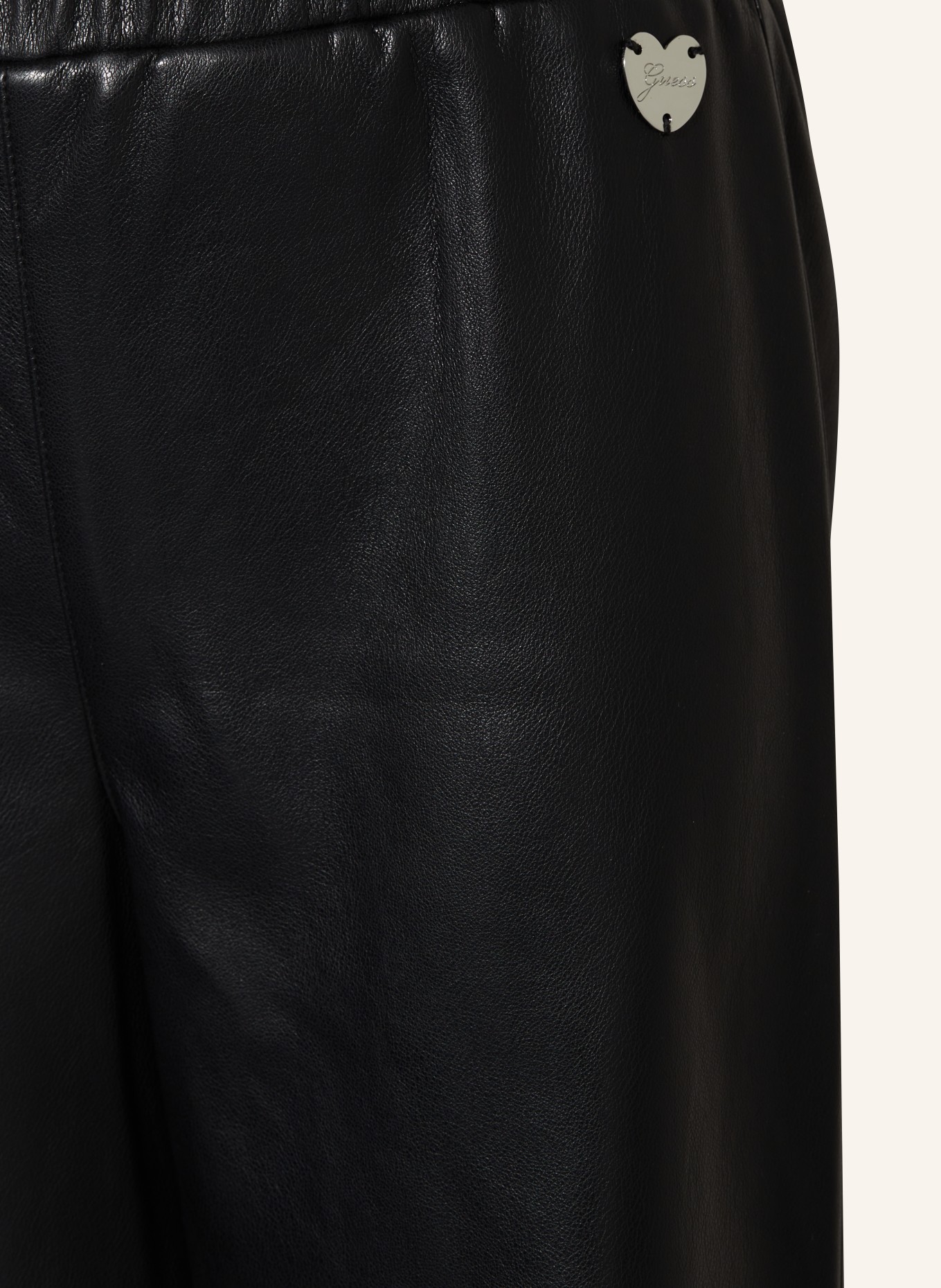 GUESS Kalhoty v koženém vzhledu, Barva: ČERNÁ (Obrázek 3)