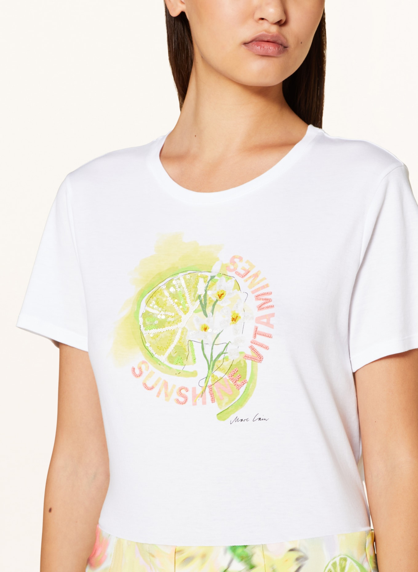 MARC CAIN T-shirt z cekinami i ozdobnymi perełkami, Kolor: 100 WHITE (Obrazek 4)