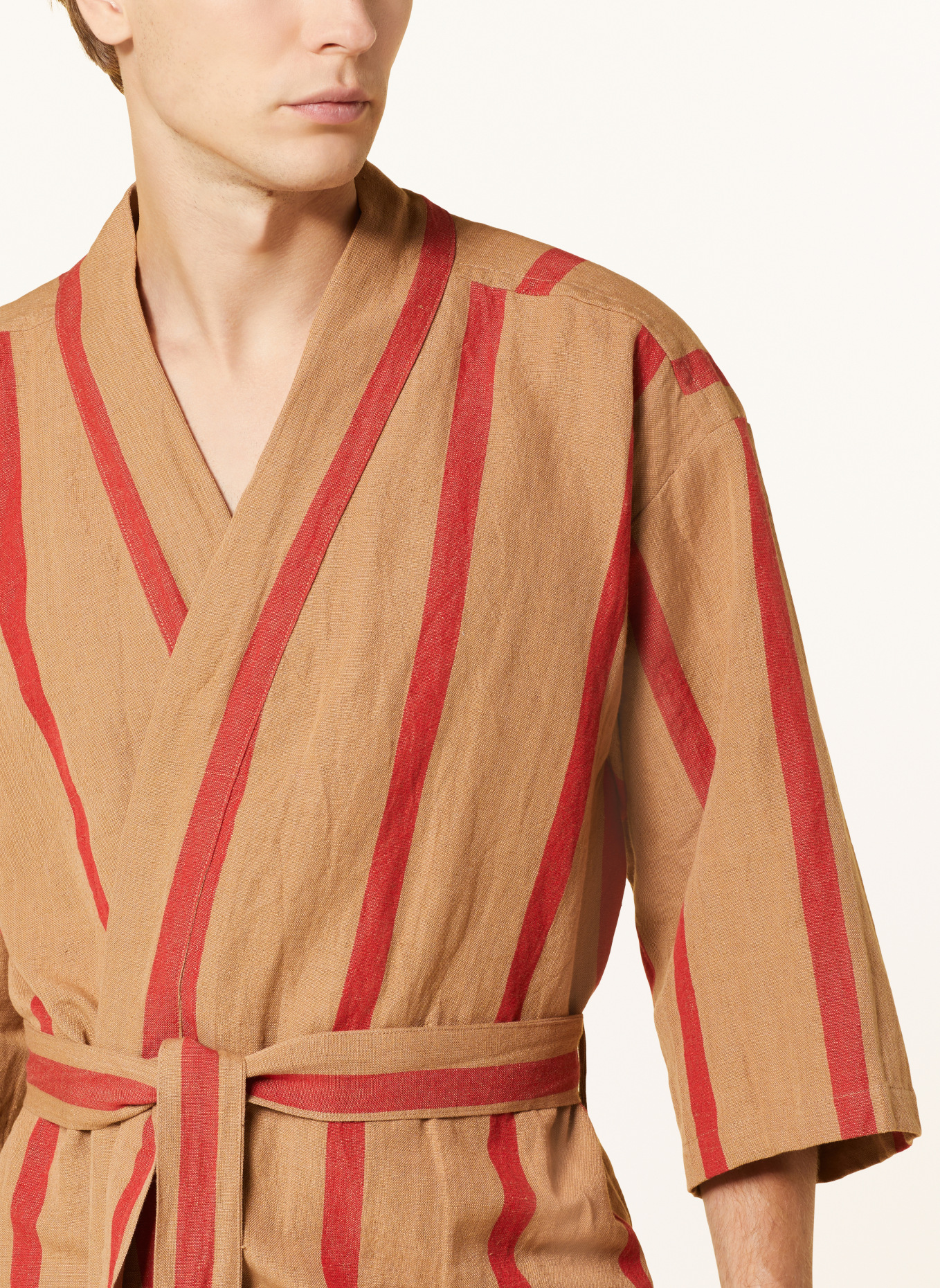 Ferm LIVING Unisex bathrobe FIELD ROBE with linen, Color: CAMEL/ RED (Image 4)