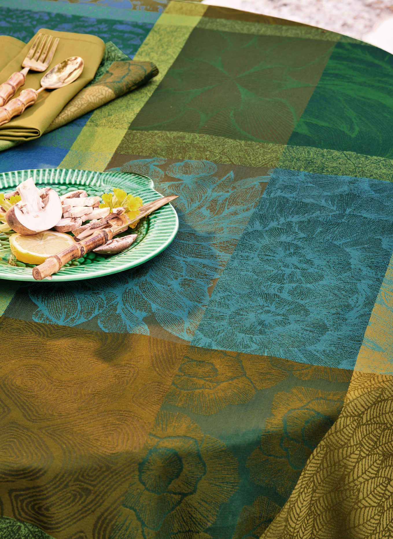 GARNIER-THIEBAUT Table cloth MILLE PETALES CHLOROPHYLLE, Color: GREEN/ LIGHT GREEN (Image 3)