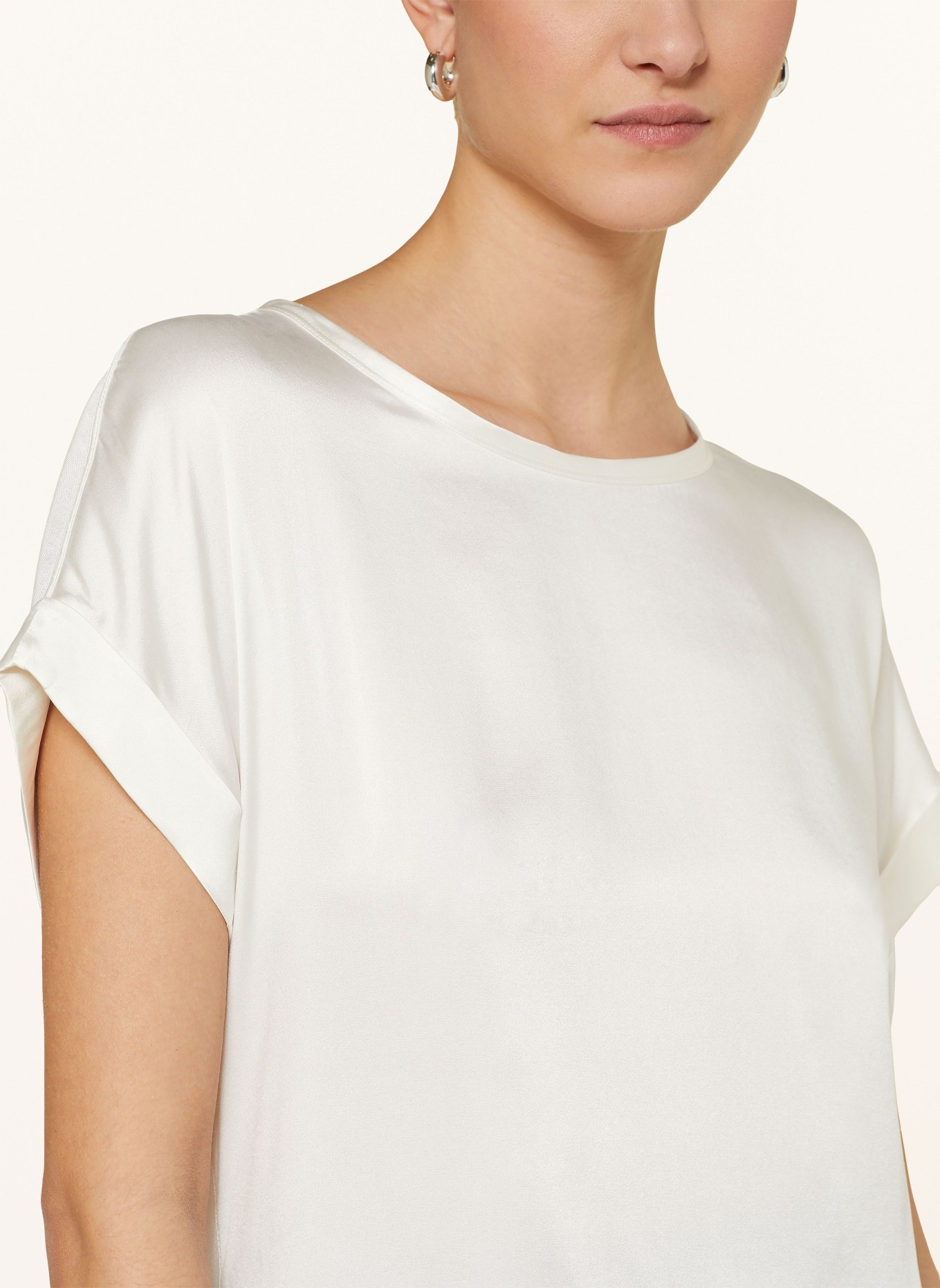 REISS T-shirt HELEN z mieszanki materiałów z dodatkiem jedwabiu, Kolor: ECRU (Obrazek 4)