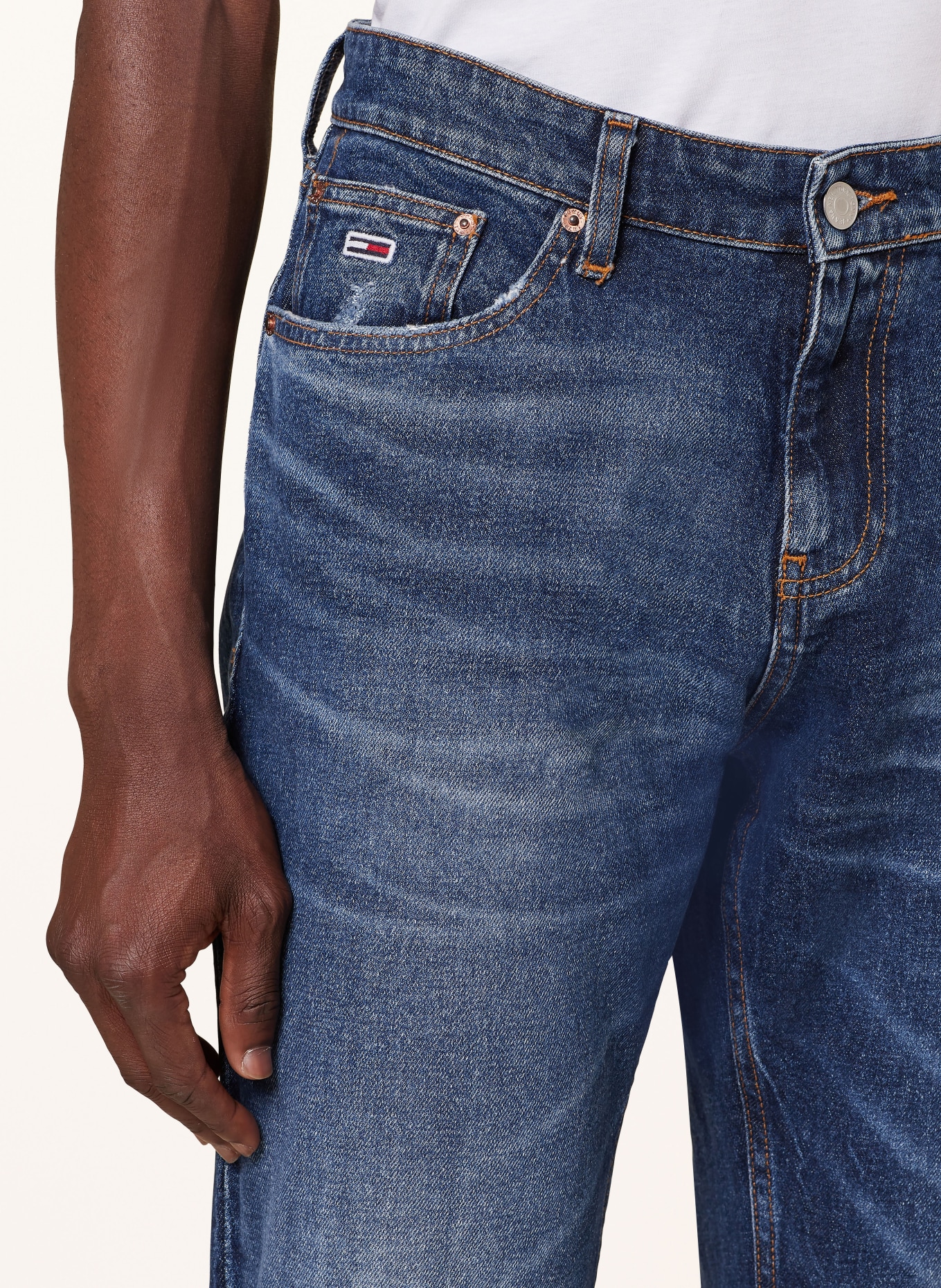 TOMMY JEANS Jeans RYAN Straight Fit, Farbe: 1BK Denim Dark (Bild 5)
