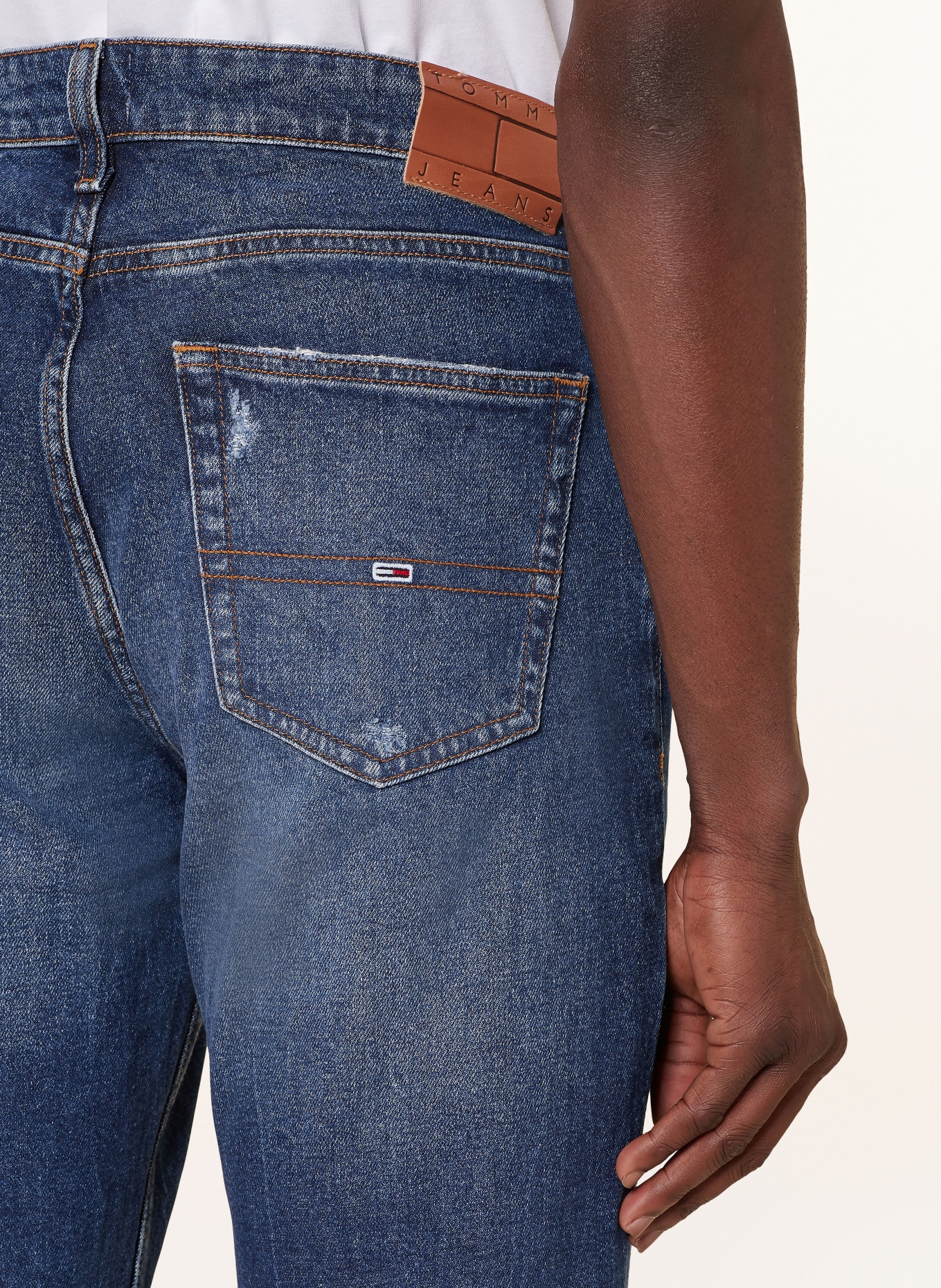 TOMMY JEANS Jeans RYAN Straight Fit, Farbe: 1BK Denim Dark (Bild 6)
