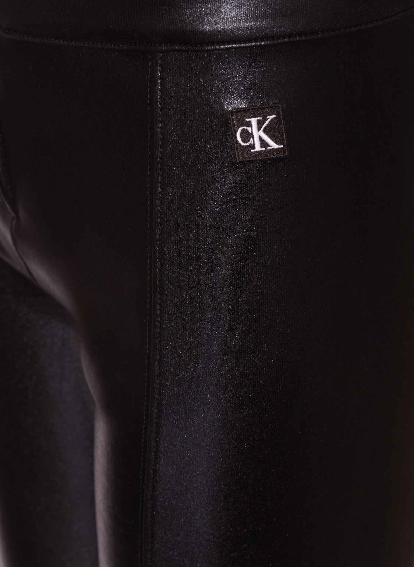 Calvin Klein Kalhoty v koženém vzhledu, Barva: ČERNÁ (Obrázek 3)