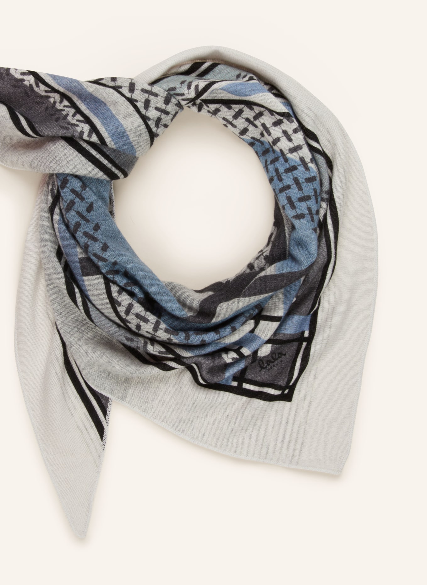 Lala Berlin Triangular scarf in cashmere, Color: CREAM/ BLUE GRAY/ DARK GRAY (Image 2)