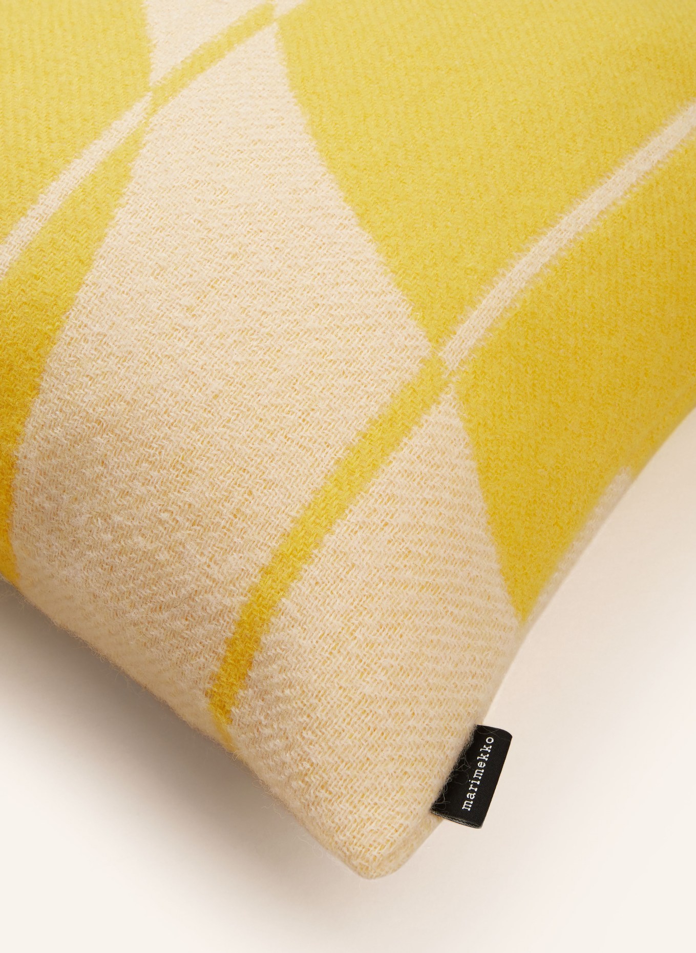 marimekko Decorative cushion cover VESI UNIKKO, Color: YELLOW/ ECRU (Image 3)