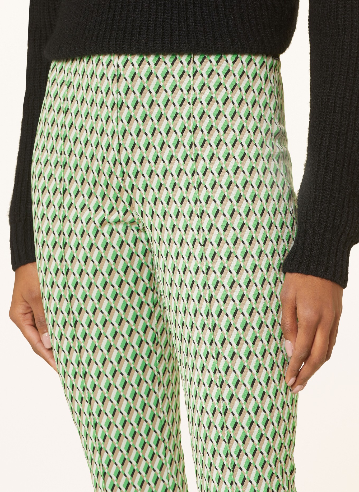 MARC CAIN 7/8 trousers FREDERICA, Color: 527 granny smith (Image 5)
