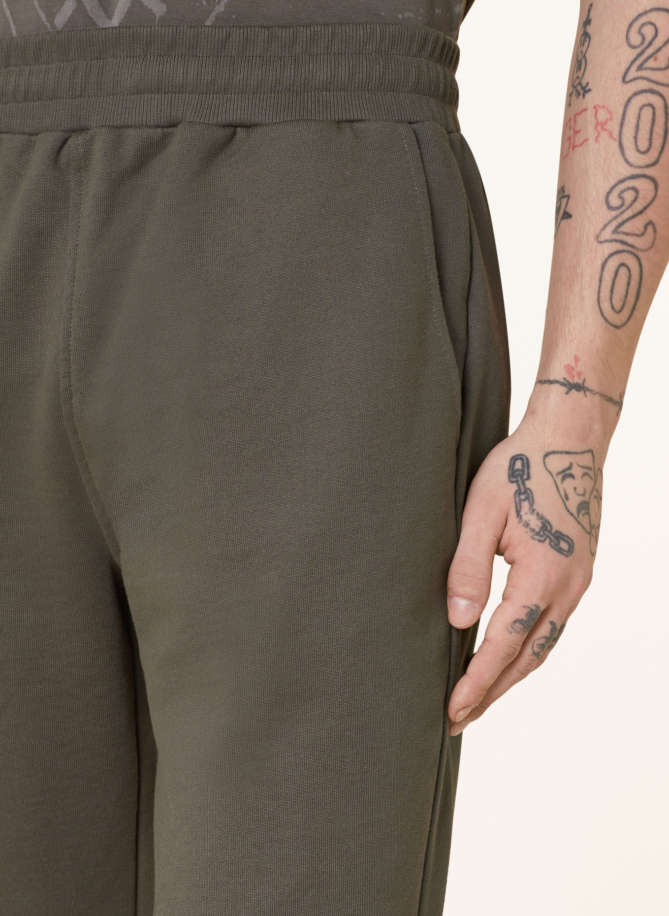 DAILY PAPER Sweatpants FOLA, Color: DARK GREEN (Image 5)
