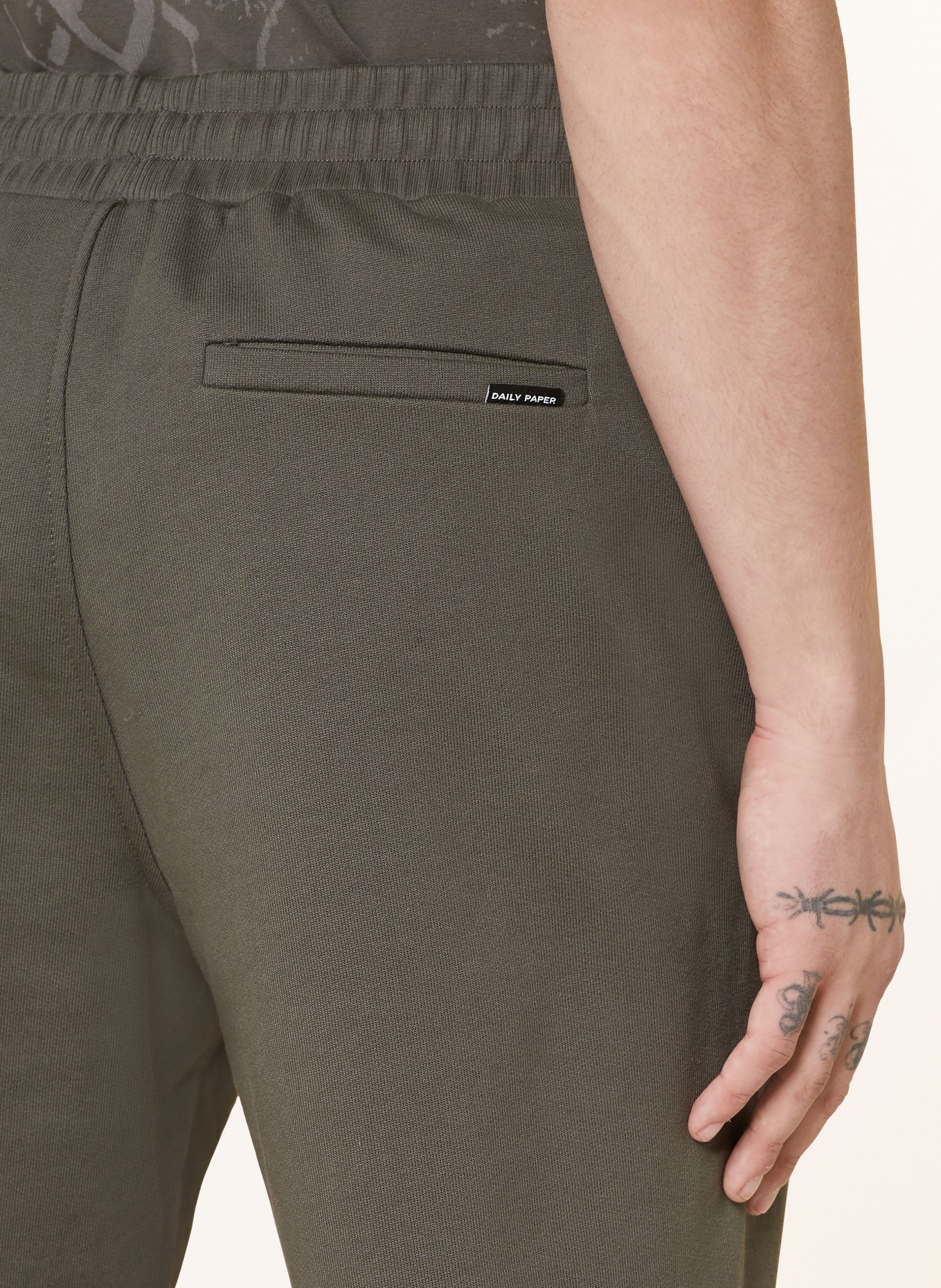 DAILY PAPER Sweatpants FOLA, Color: DARK GREEN (Image 6)