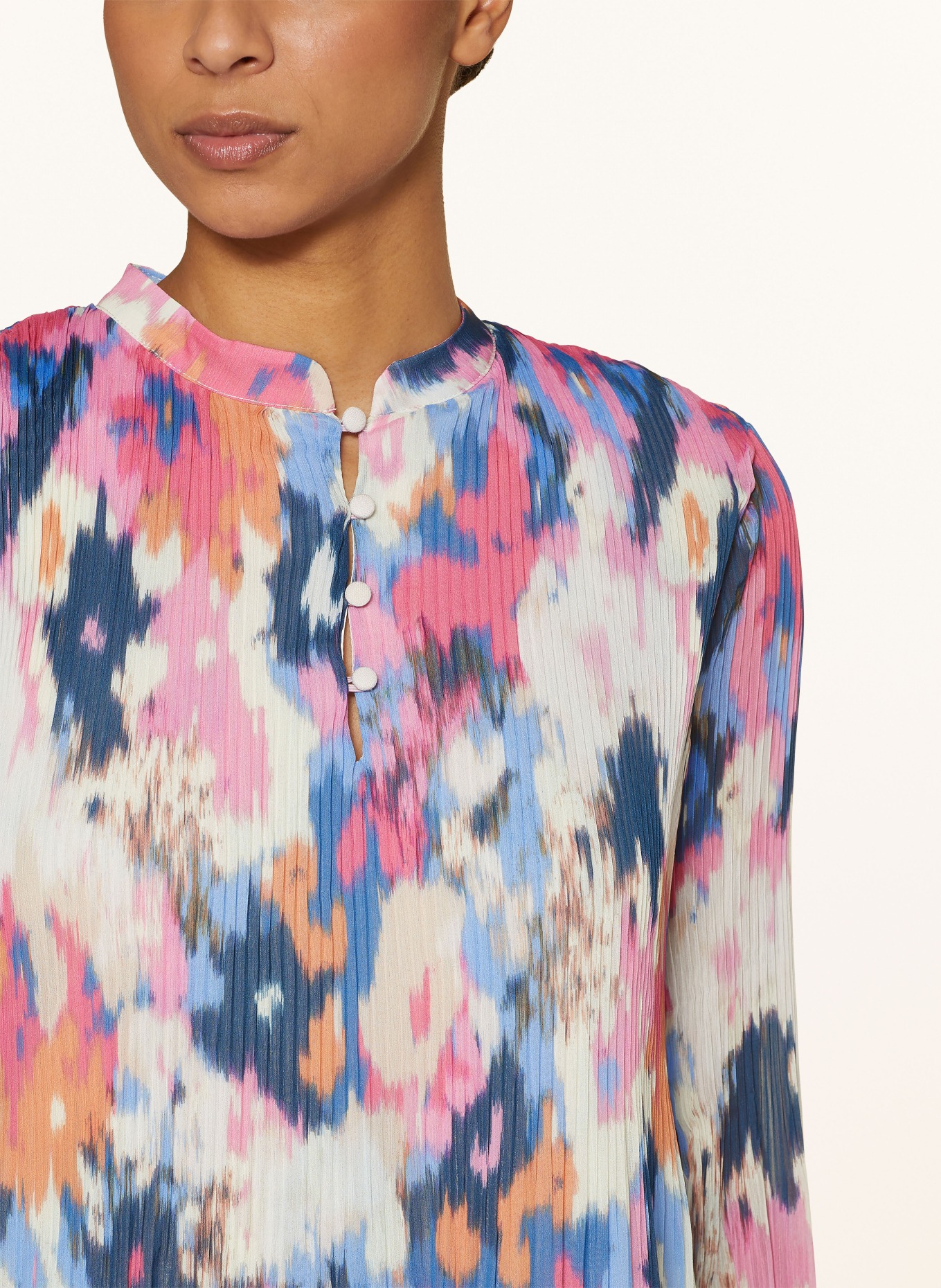 MORE & MORE Blusenshirt mit Plissees, Farbe: WEISS/ BLAU/ PINK (Bild 4)