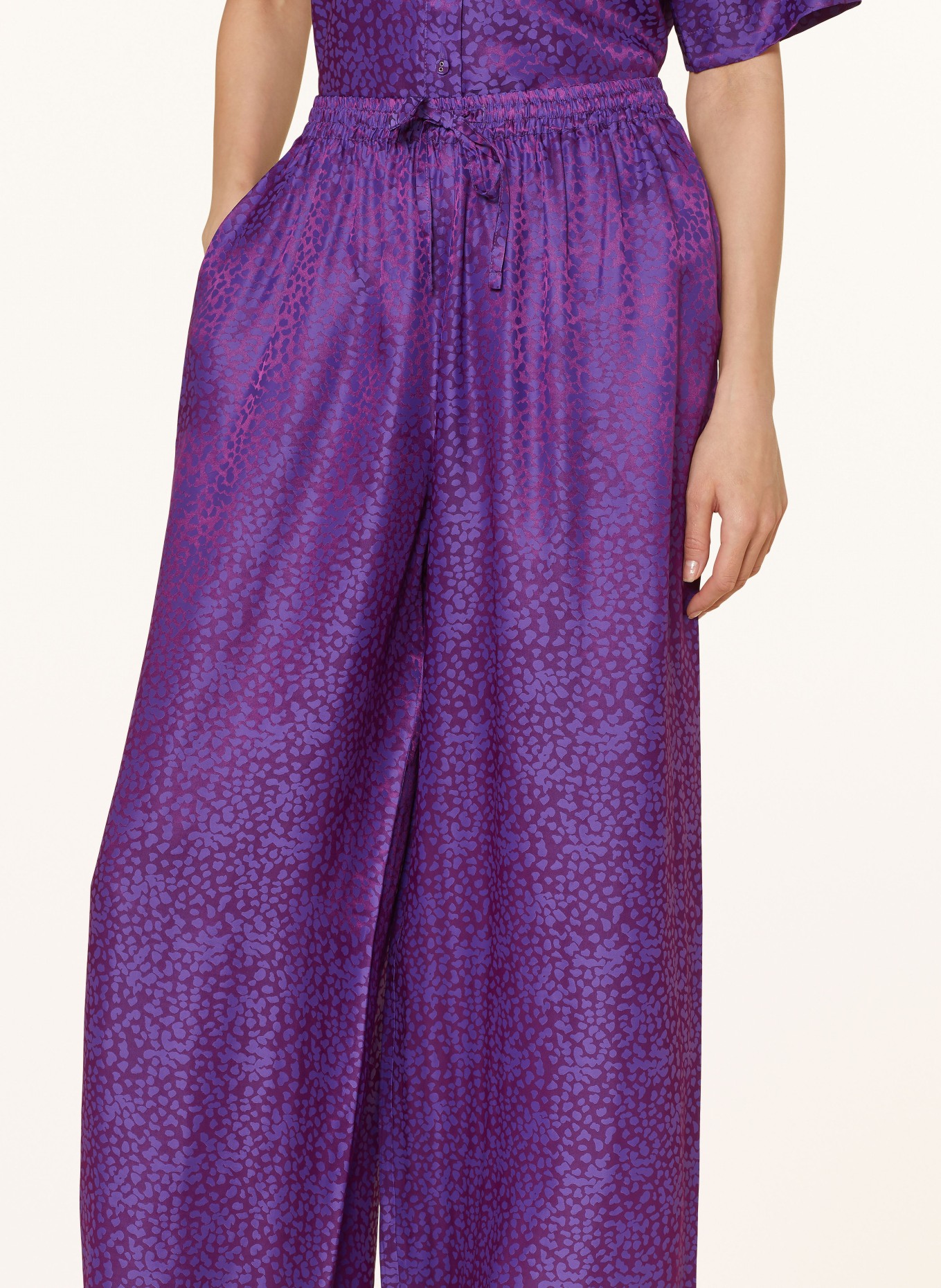 MRS & HUGS Jogger style trousers with silk, Color: DARK PURPLE (Image 5)