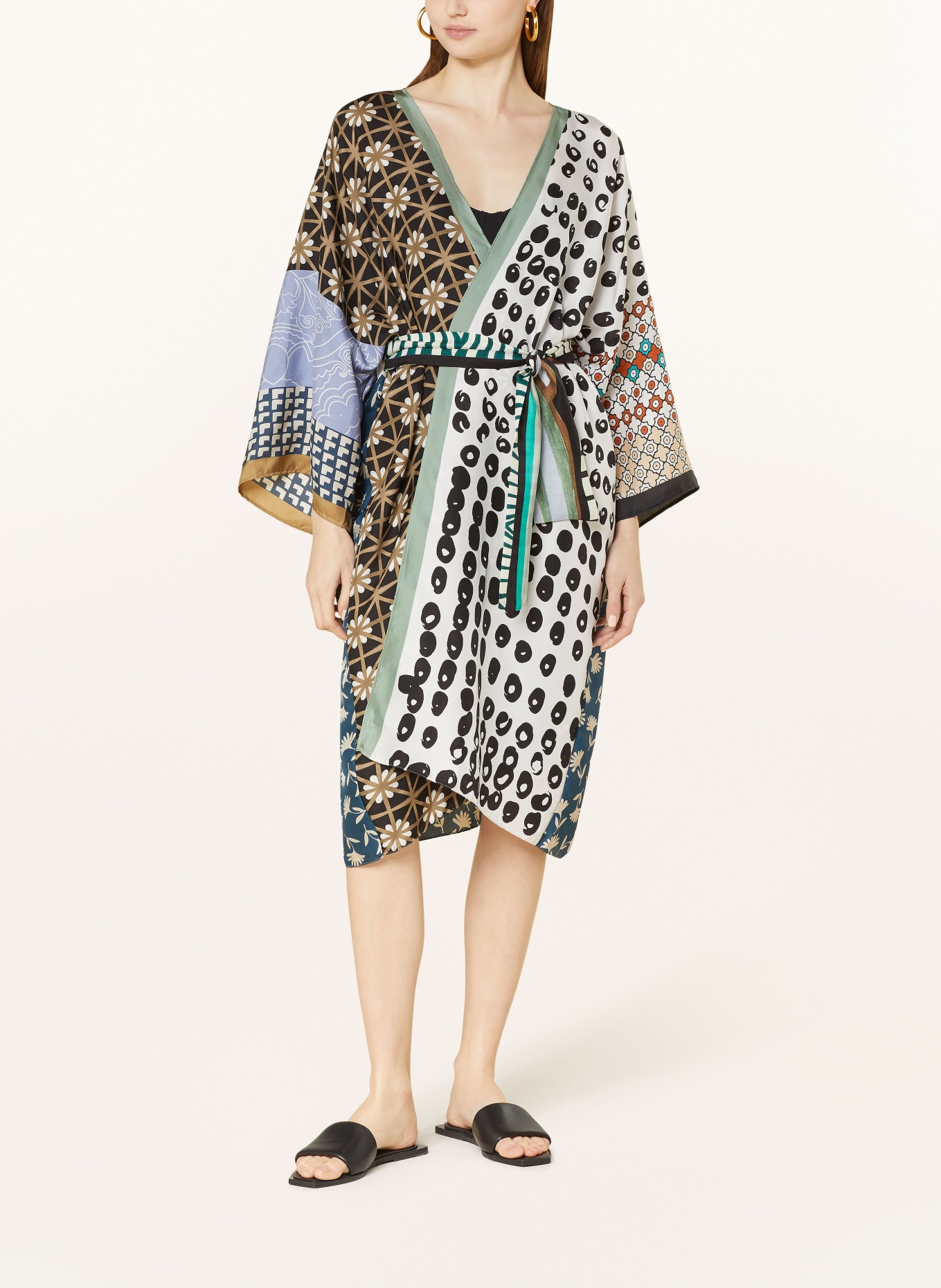 Barbieri Silk kimono with 3/4 sleeves, Color: BLUE/ WHITE/ BLACK (Image 2)