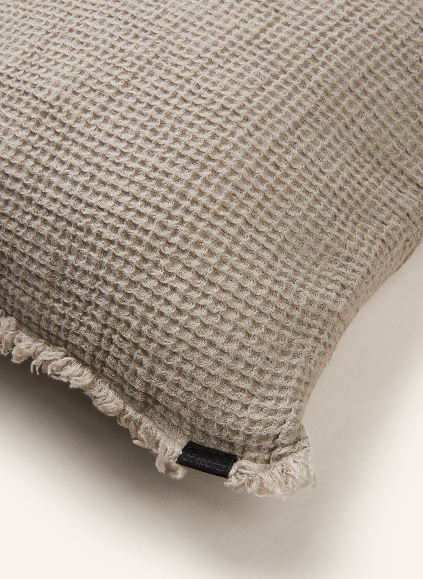 zoeppritz Decorative cushion cover HONEYBEE made of linen, Color: LIGHT GRAY (Image 3)