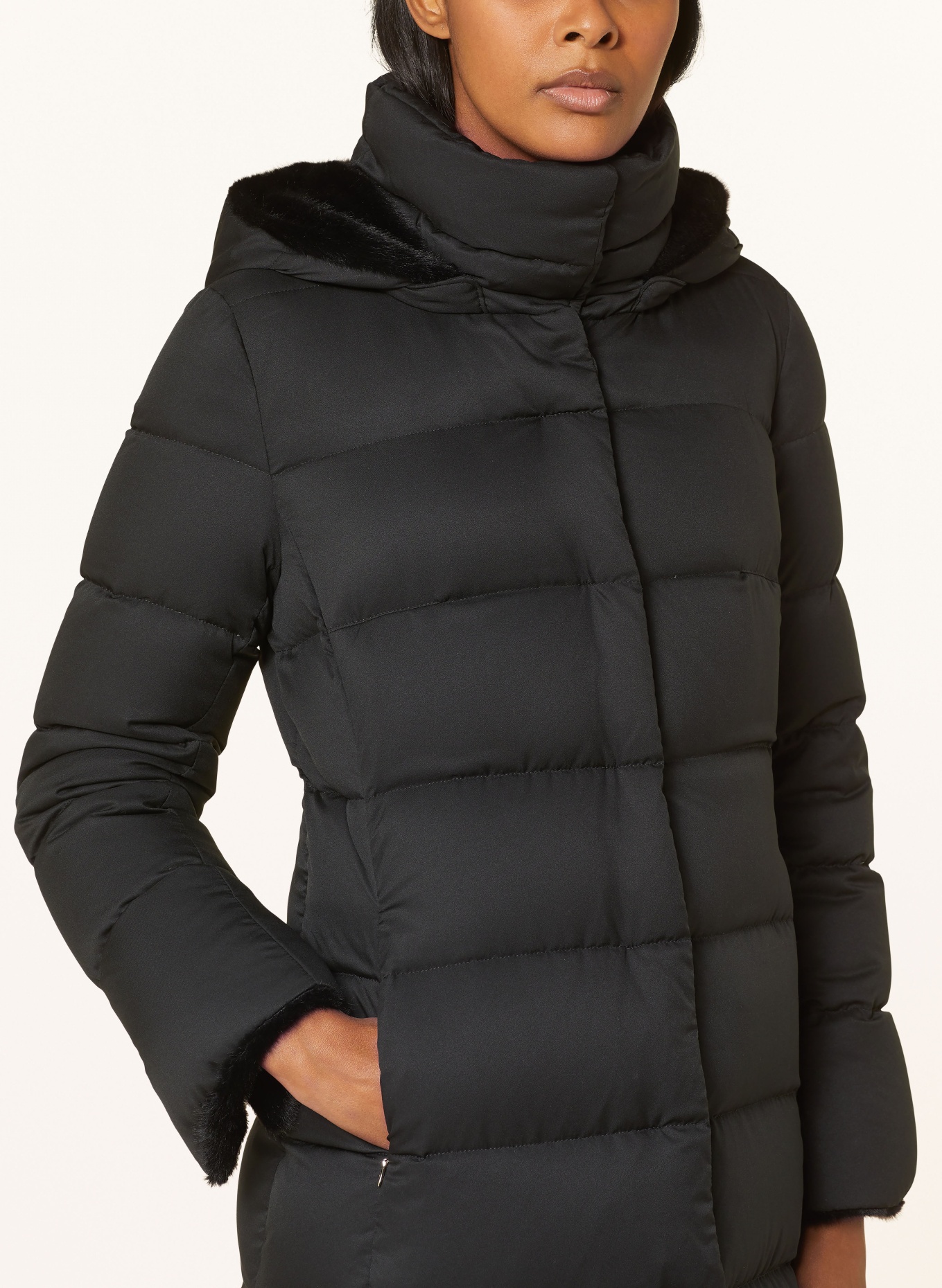 HERNO Péřový kabát s umělou kožešinou, Barva: ČERNÁ (Obrázek 5)