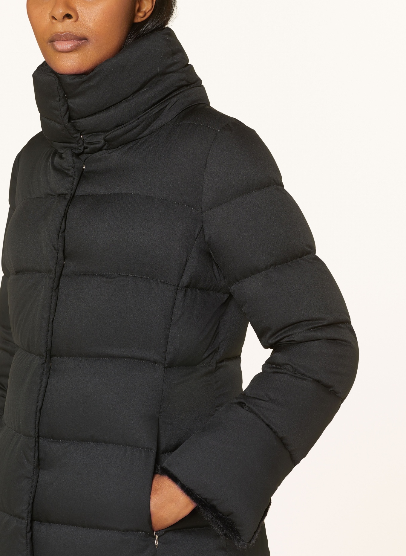 HERNO Péřový kabát s umělou kožešinou, Barva: ČERNÁ (Obrázek 6)