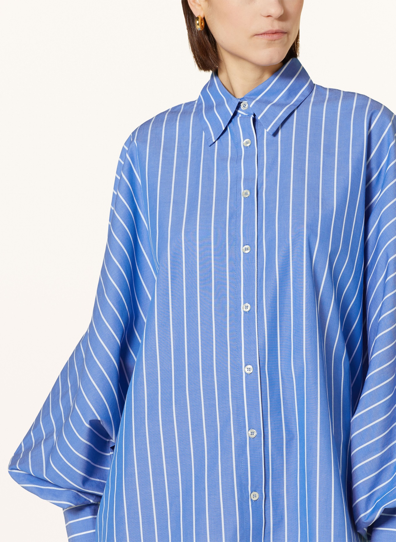 SoSUE Koszula oversize ANTONIA z błyszczącą przędzą, Kolor: NIEBIESKI/ BIAŁY/ SREBRNY (Obrazek 4)
