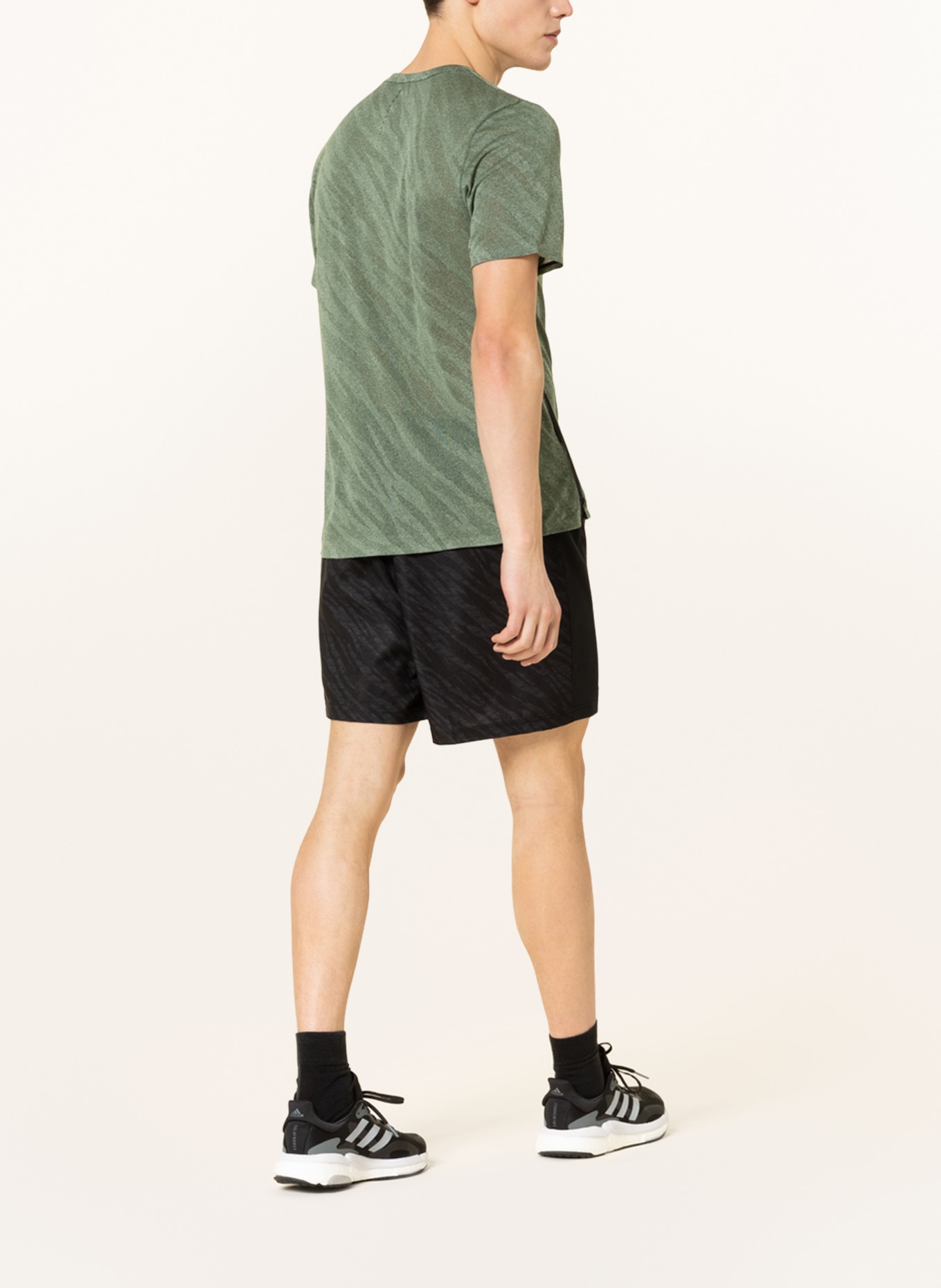 odlo Running shirt ZEROWEIGHT ENGINEERED CHILL-TEC made of mesh, Color: OLIVE (Image 3)