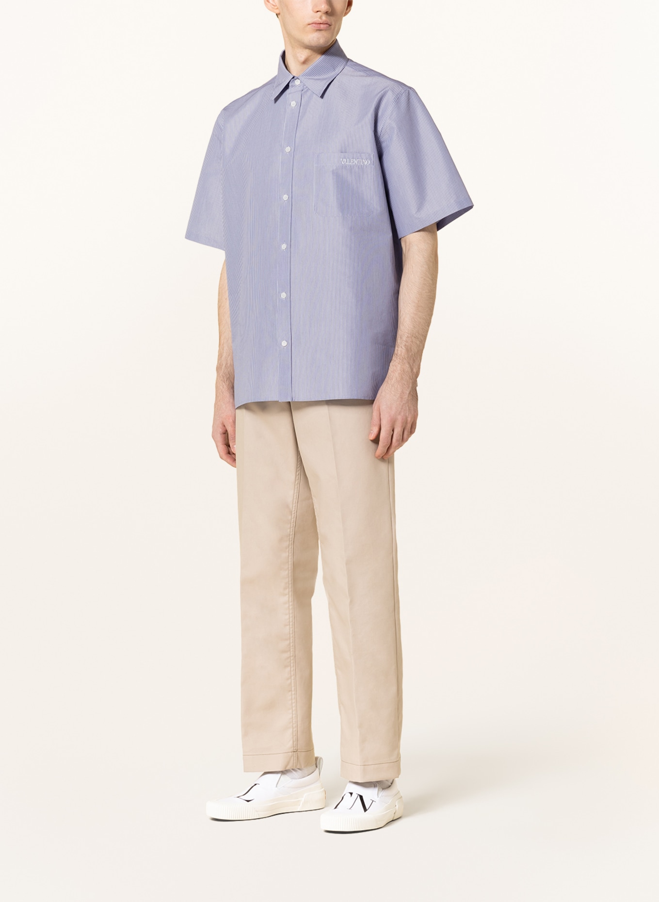 VALENTINO Koszula z krótkim rękawem comfort fit, Kolor: JASNONIEBIESKI/ BRĄZOWY (Obrazek 2)