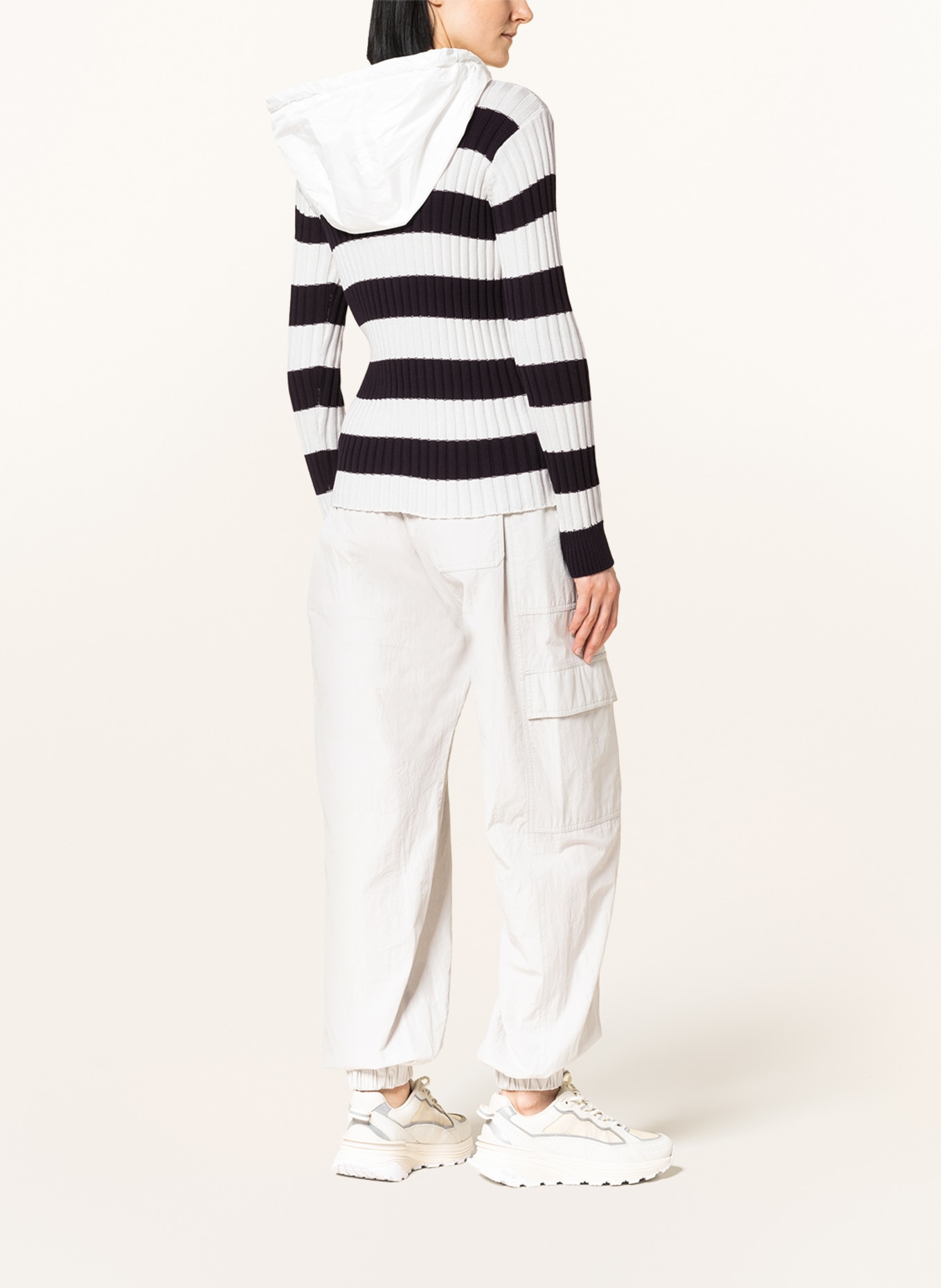 MONCLER Pullover mit abnehmbarer Kapuze, Farbe: WEISS/ SCHWARZ (Bild 3)