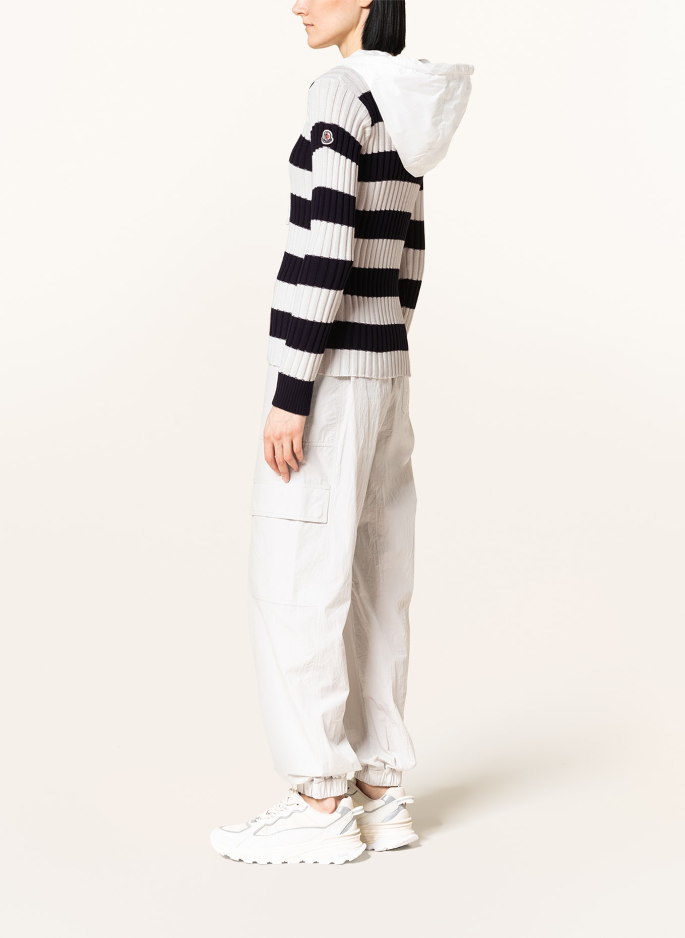 MONCLER Pullover mit abnehmbarer Kapuze, Farbe: WEISS/ SCHWARZ (Bild 4)