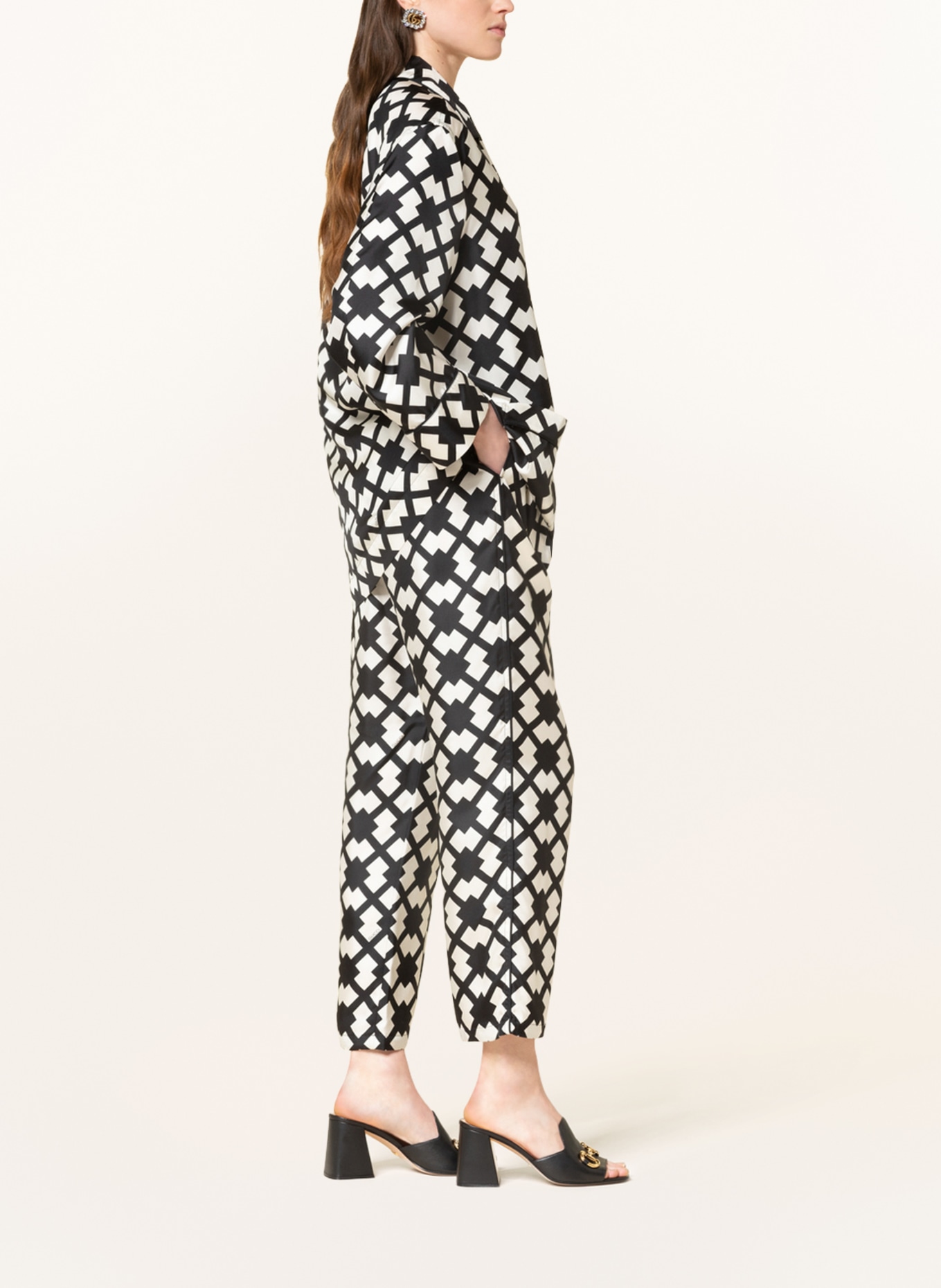 , Color: 9285 IVORY/BLACK/MC(Image 1)